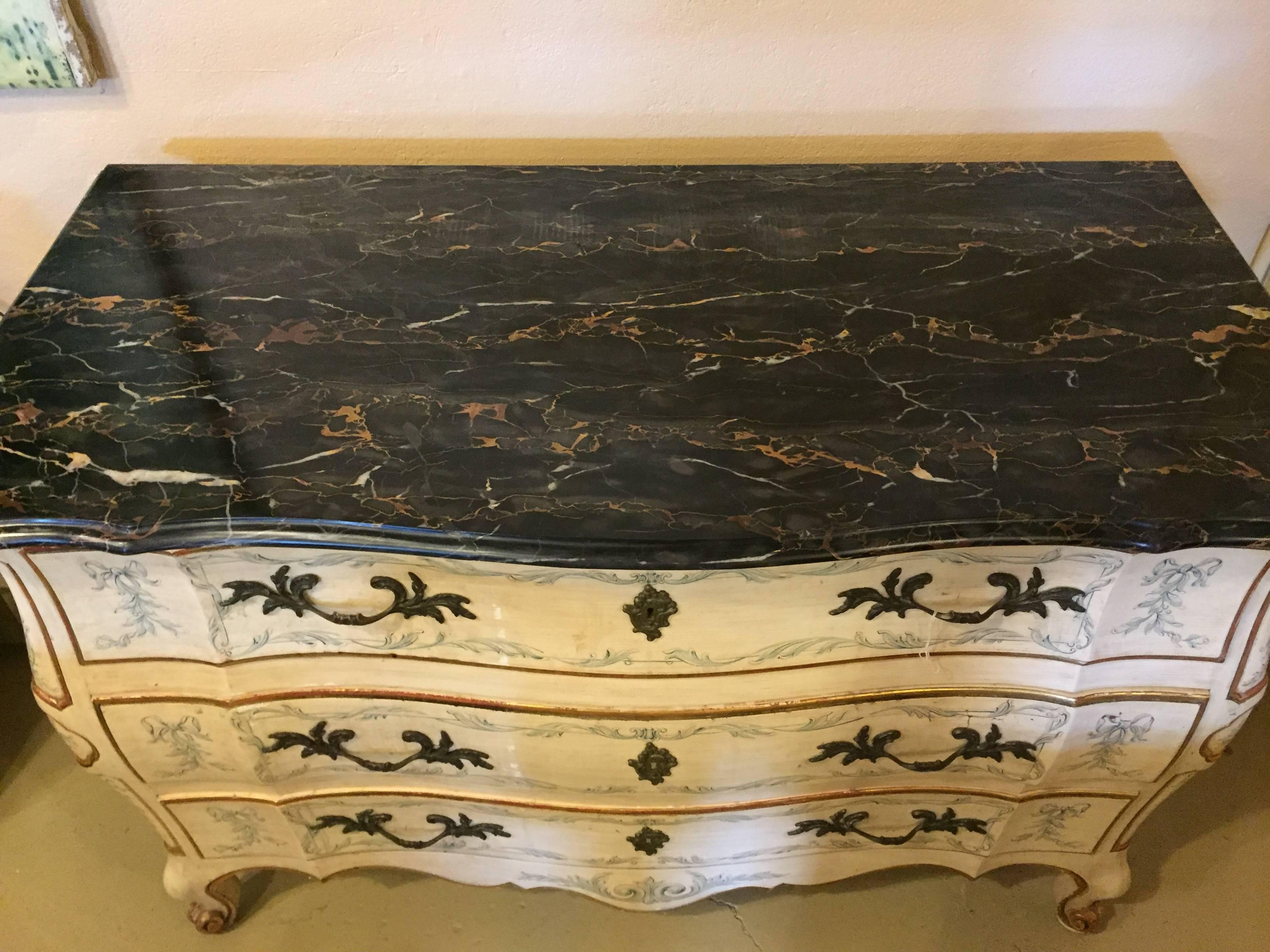 Pair of Painted Bombe Marble-Top Chests or Commodes by John Widdicomb In Good Condition For Sale In Stamford, CT
