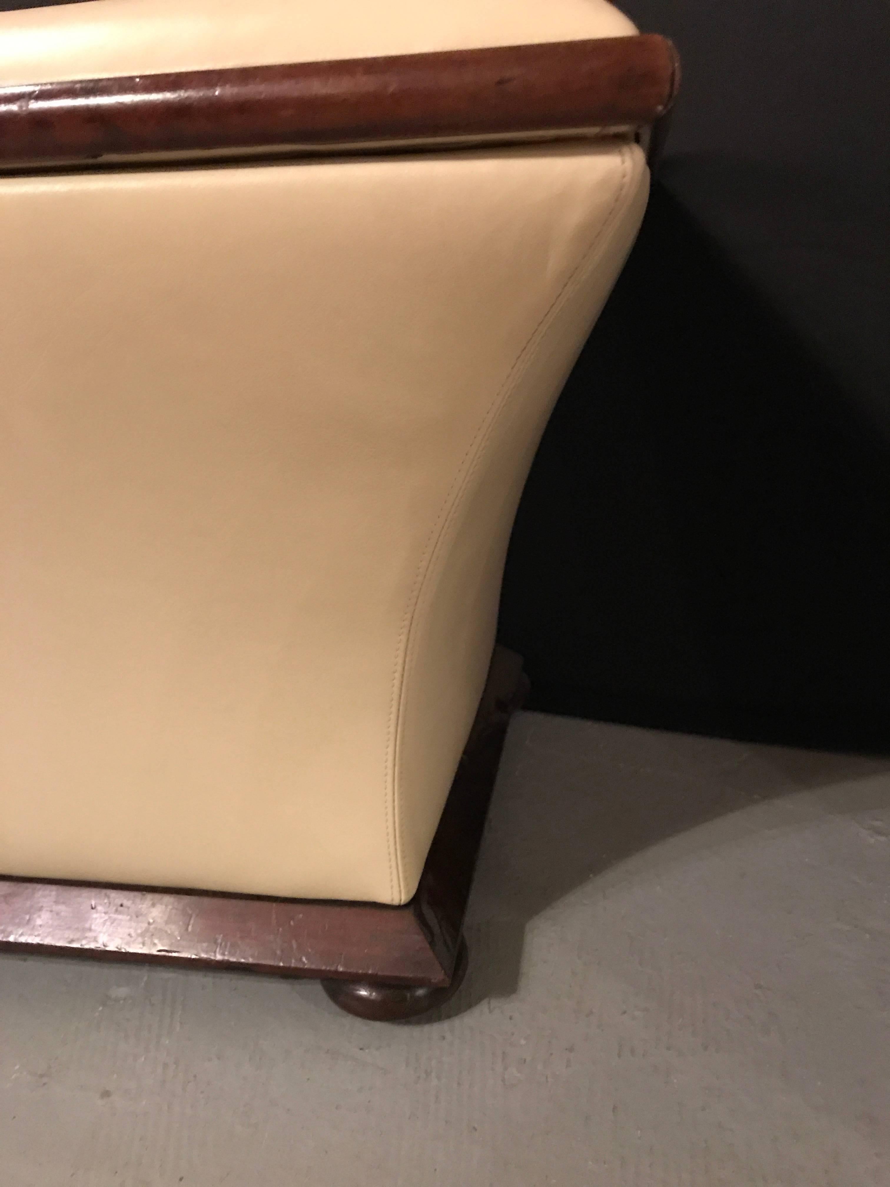 Hollywood Regency Style Leather Stool Chest In Good Condition In Stamford, CT