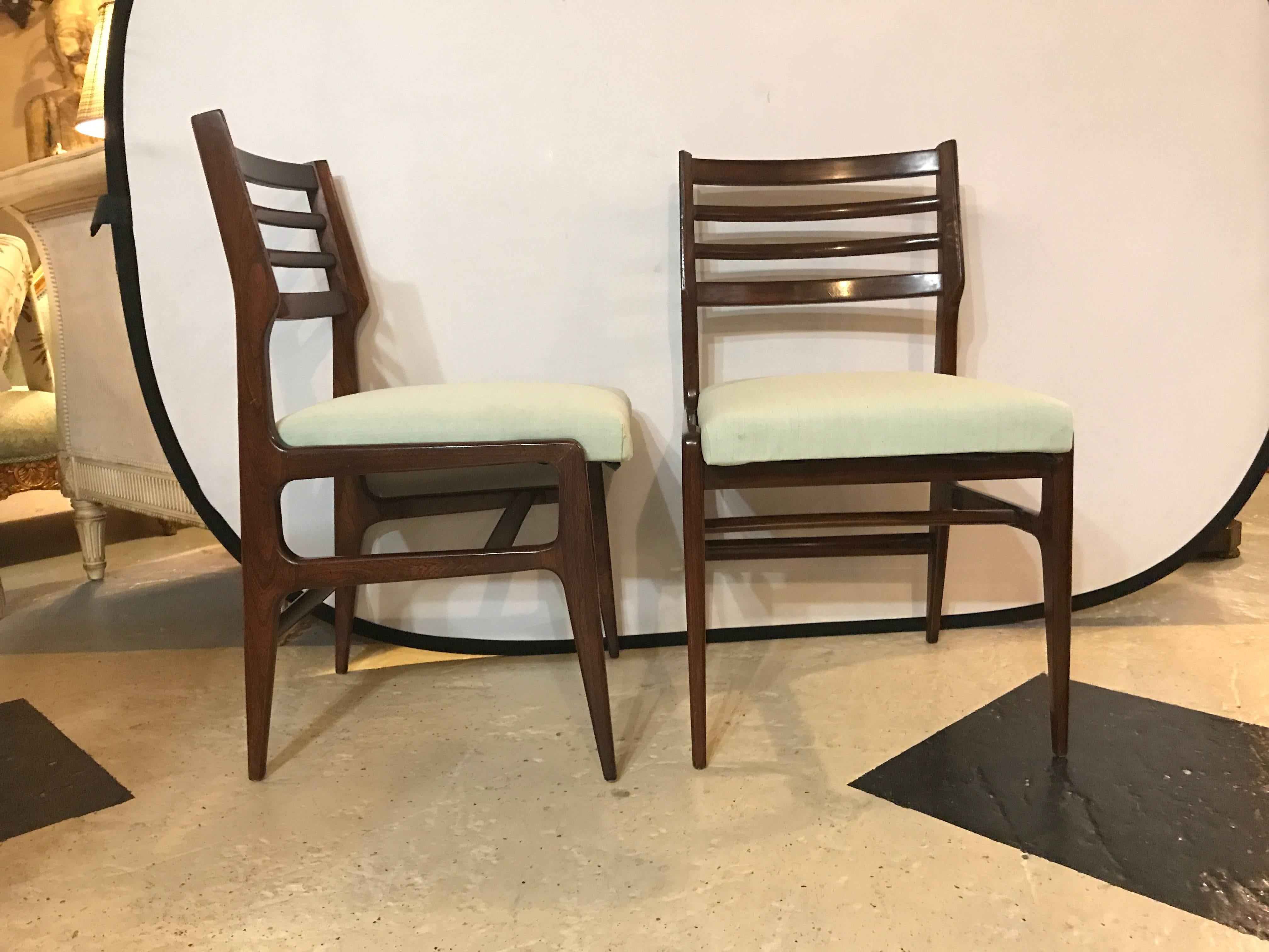 Set of Six Mid-Century Modern Rosewood Dining Chairs by R'way Furniture In Good Condition In Stamford, CT
