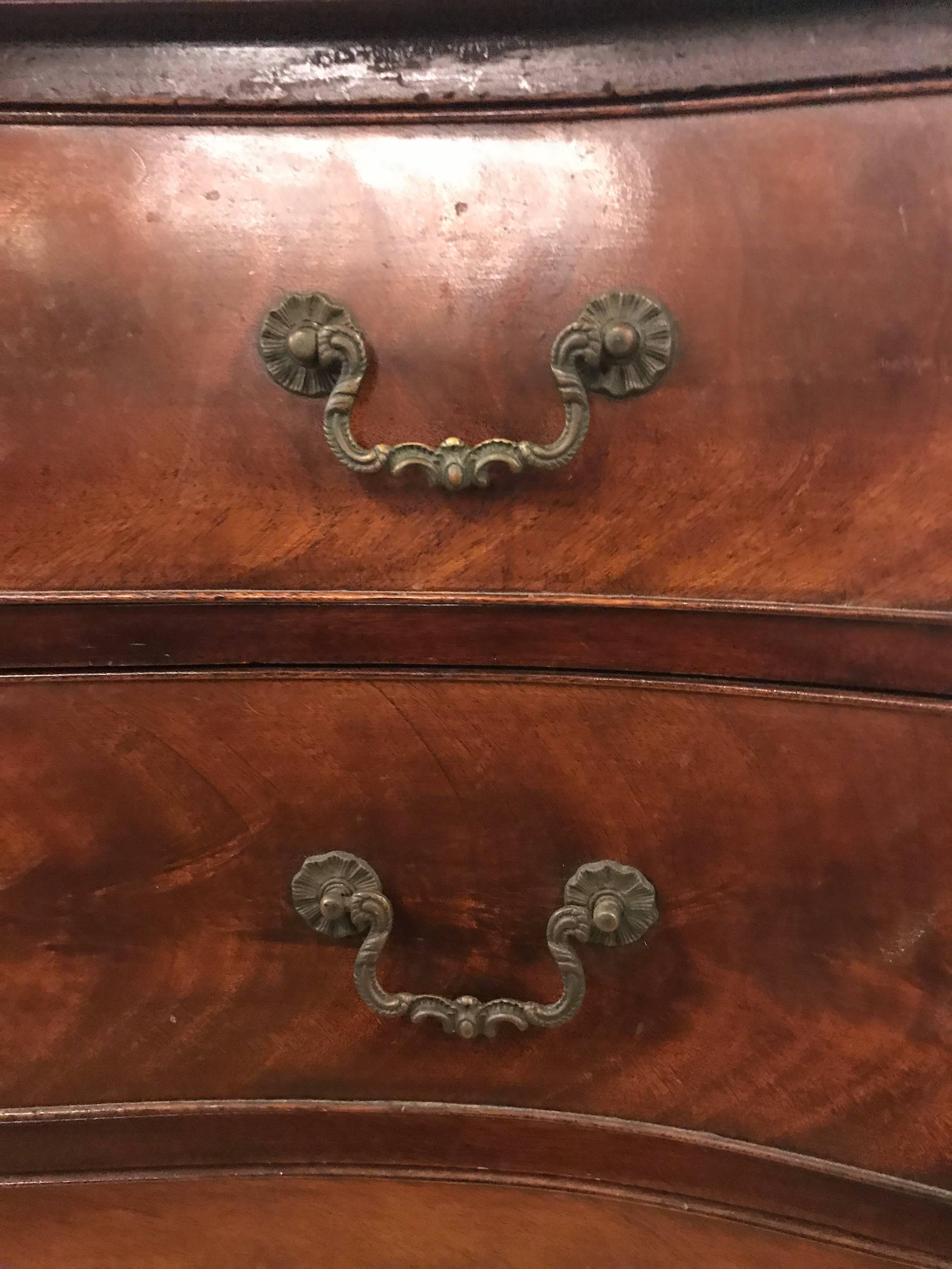 Early 20th Century Flame Mahogany Four Graduating Drawer Georgian Style Chest or Commode