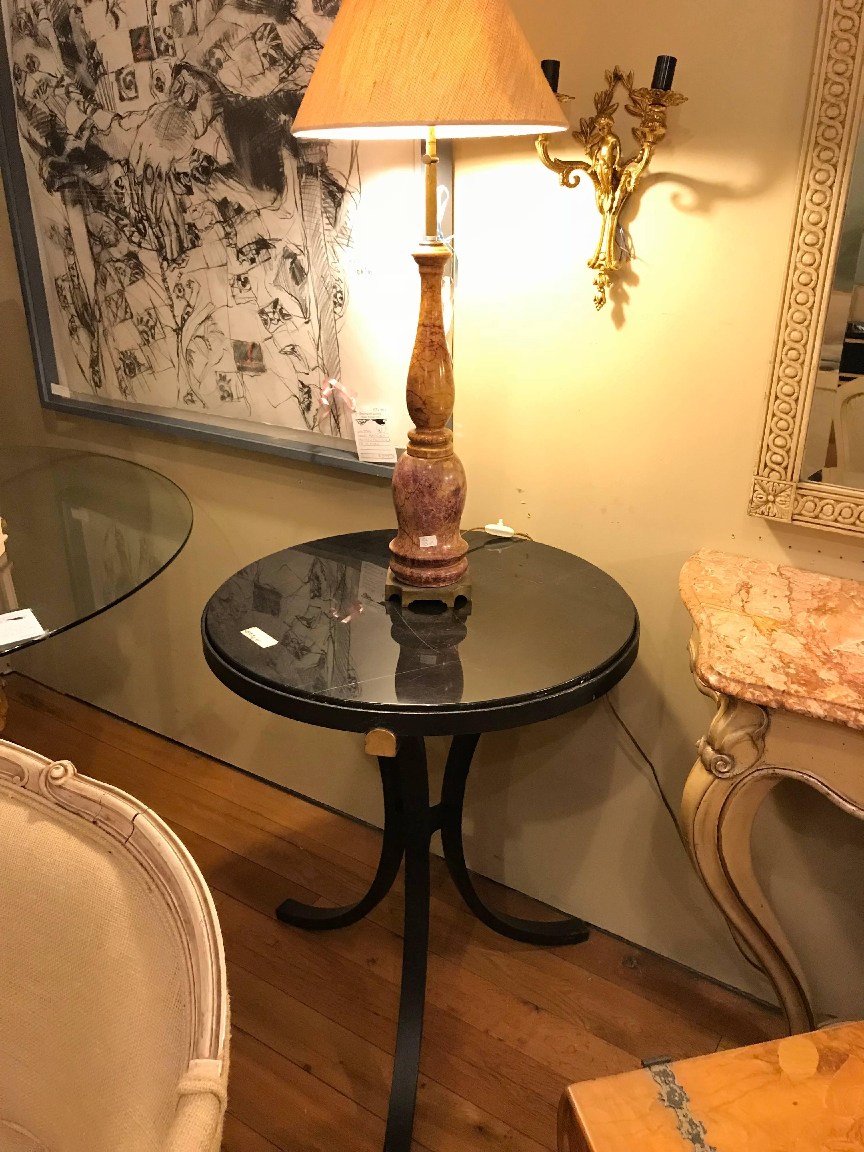 Hollywood Regency Style Pair of Marble-Top Iron Base Circular Stands End Tables In Good Condition In Stamford, CT