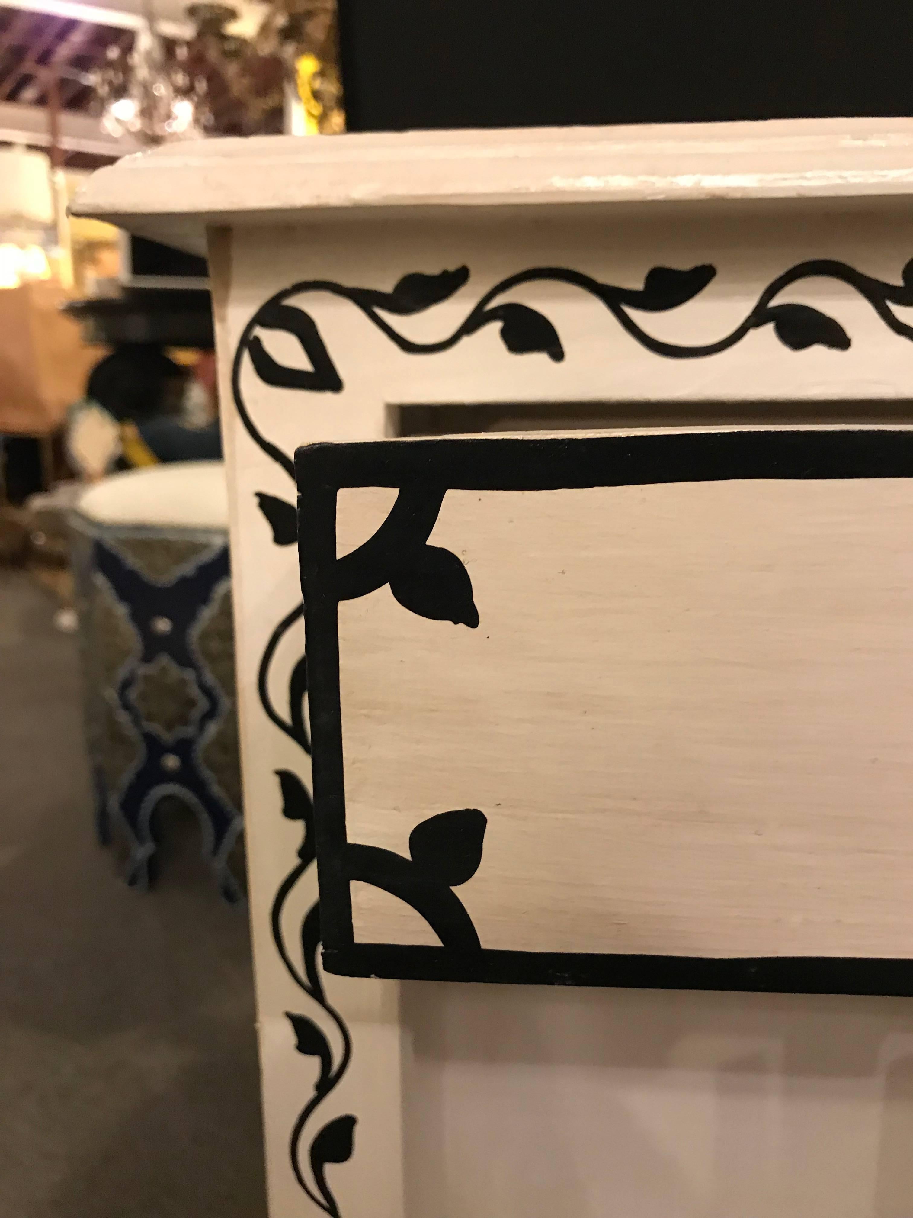 Late 20th Century Pair of Hand-Painted Moroccan Nightstands or End Tables