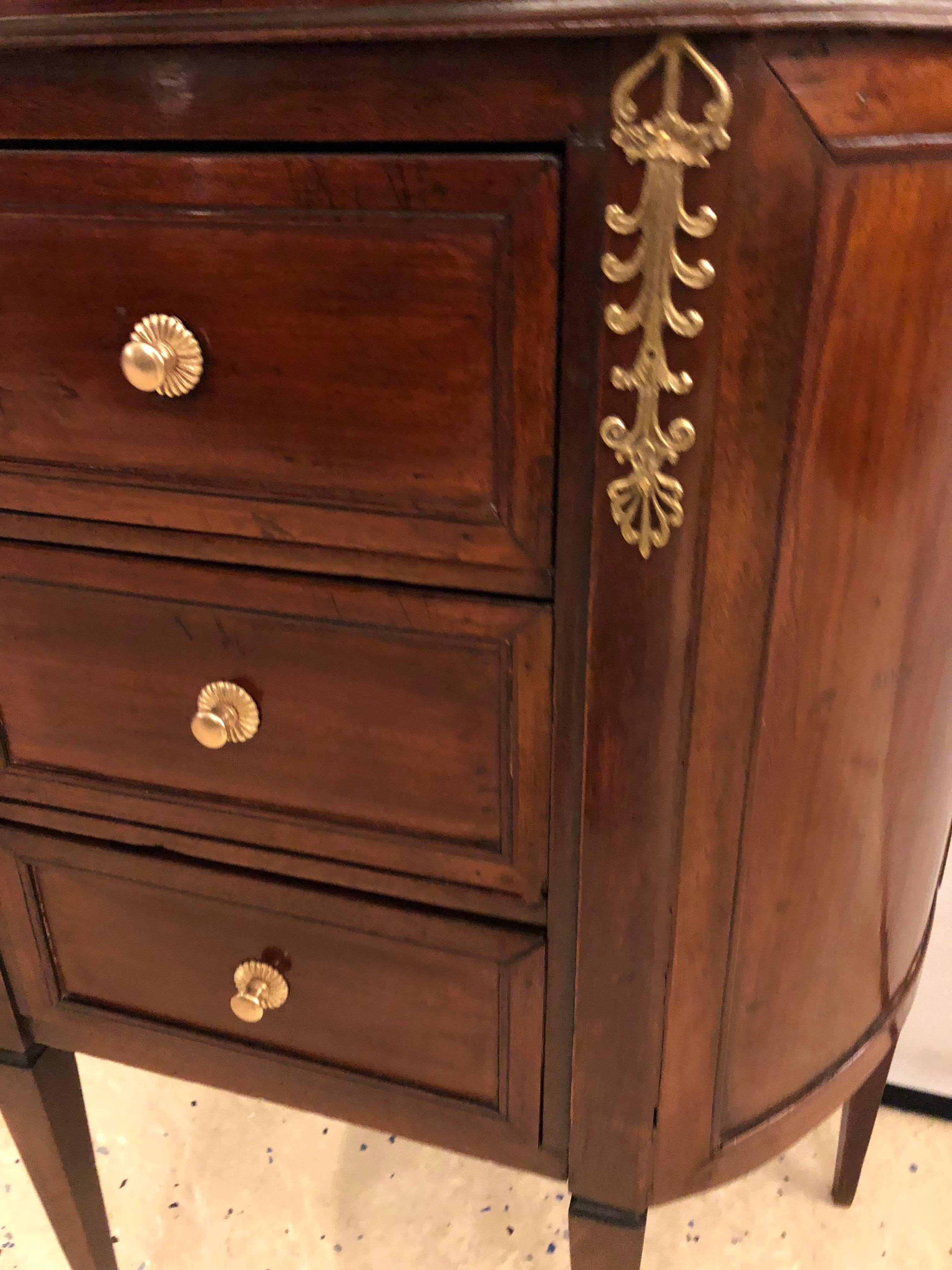 Louis XVI Marble-Top Mahogany Demilune Étagère Chest In Good Condition In Stamford, CT