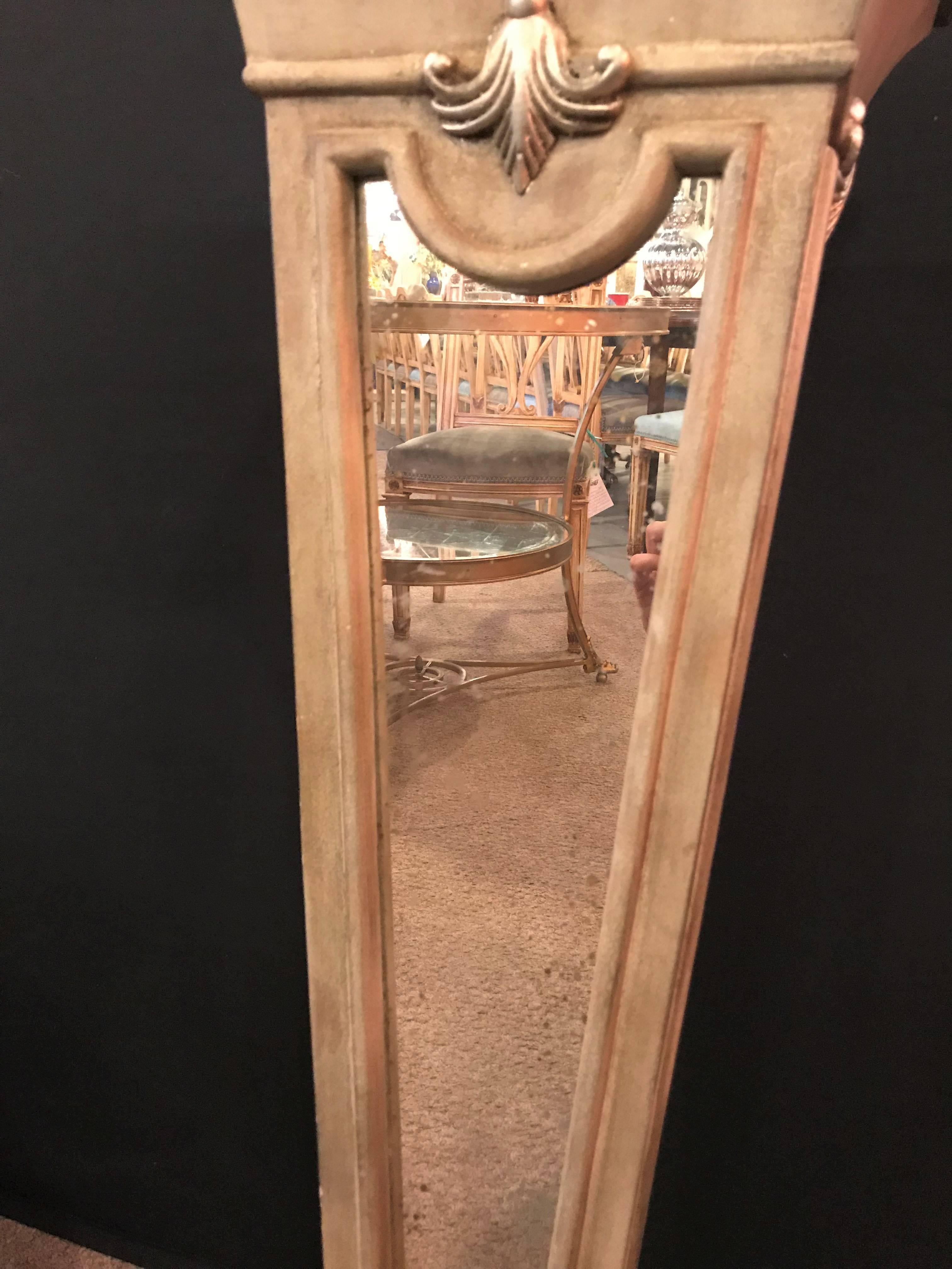 Hollywood Regency Style Mirror and Paint Decorated Pedestal 5