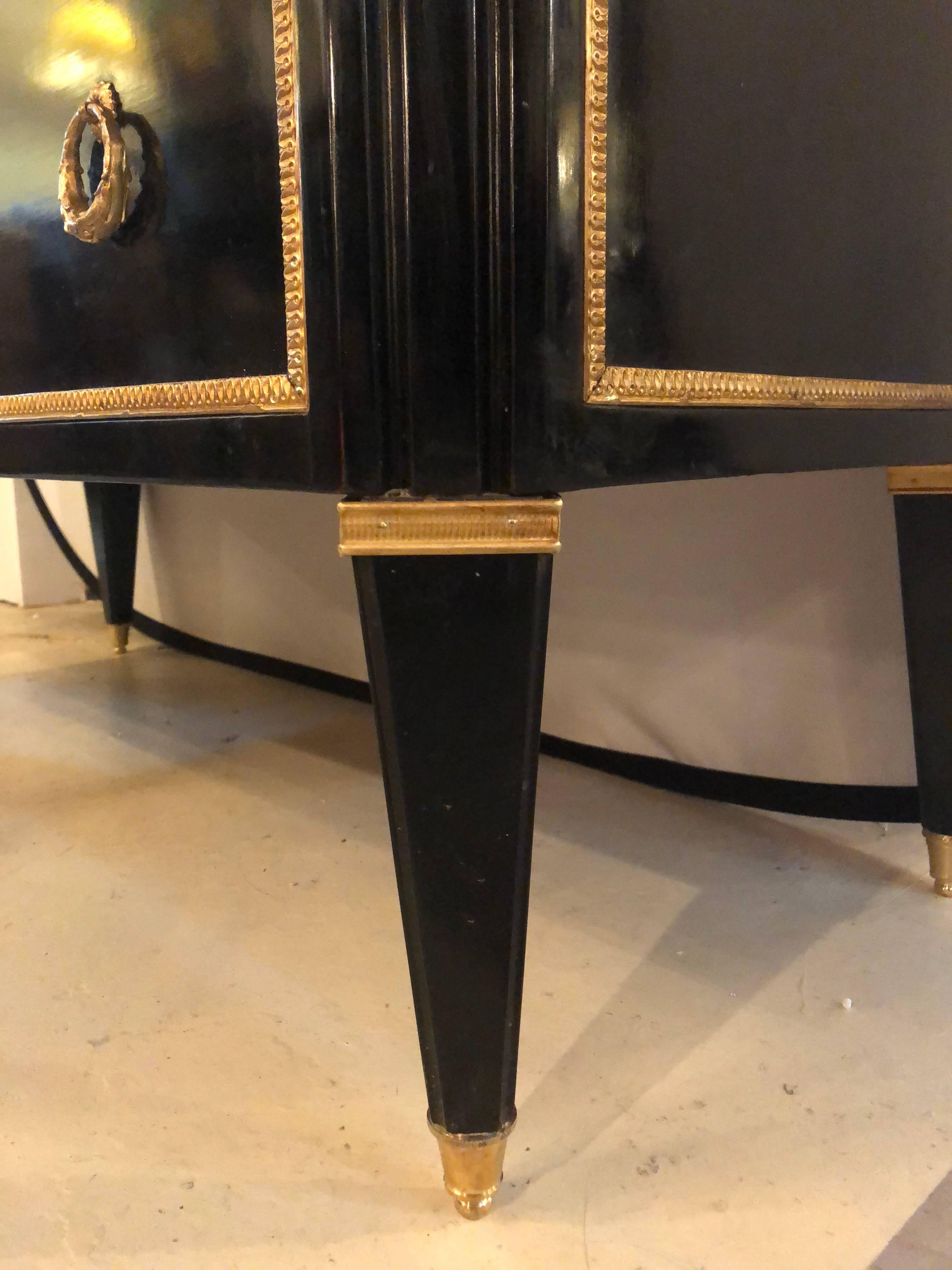 Pair of Hollywood Regency Ebony Bronze Greek Key Design Commodes Manner Jansen In Good Condition In Stamford, CT