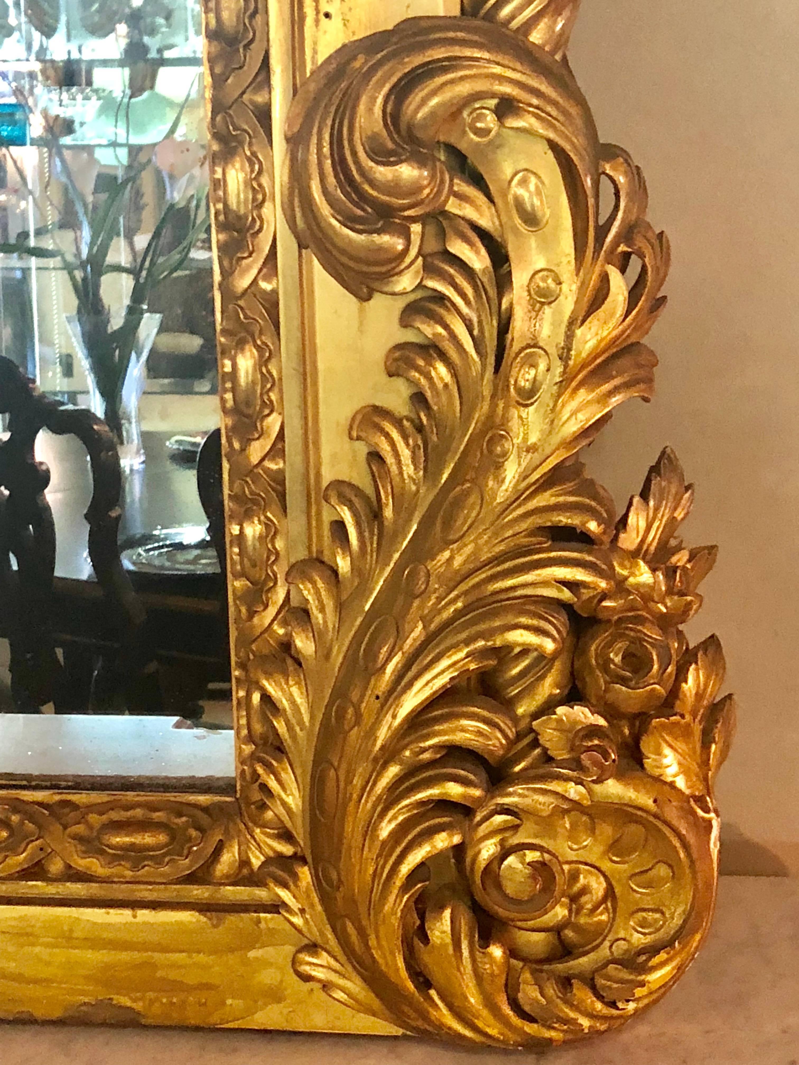 Monumental Pair of Finely Carved Italian Console Mirrors with Finials In Good Condition In Stamford, CT