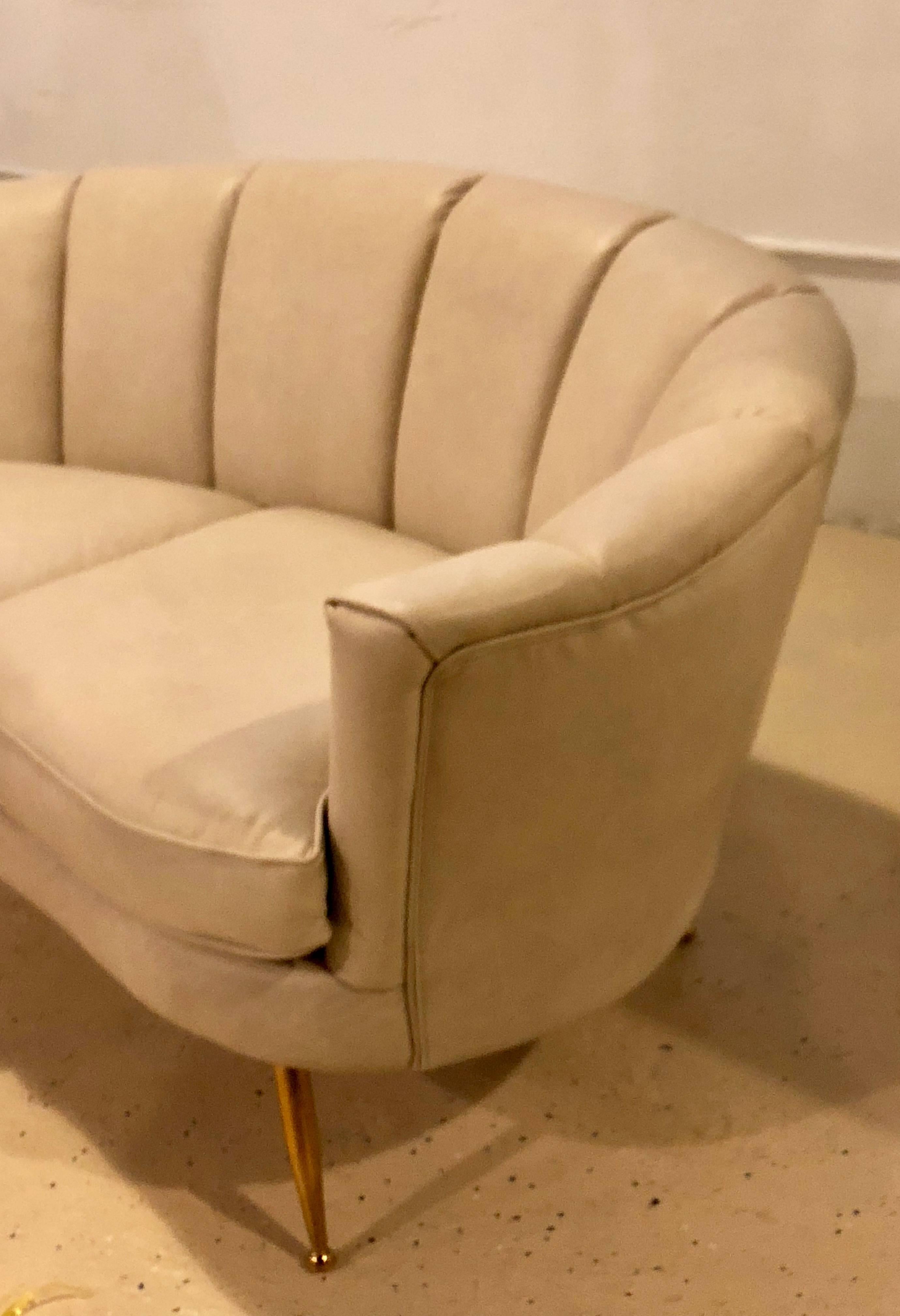 Off White Leather Mid-Century Modern Settee Loveseat Manner of Gio Ponti In Good Condition In Stamford, CT