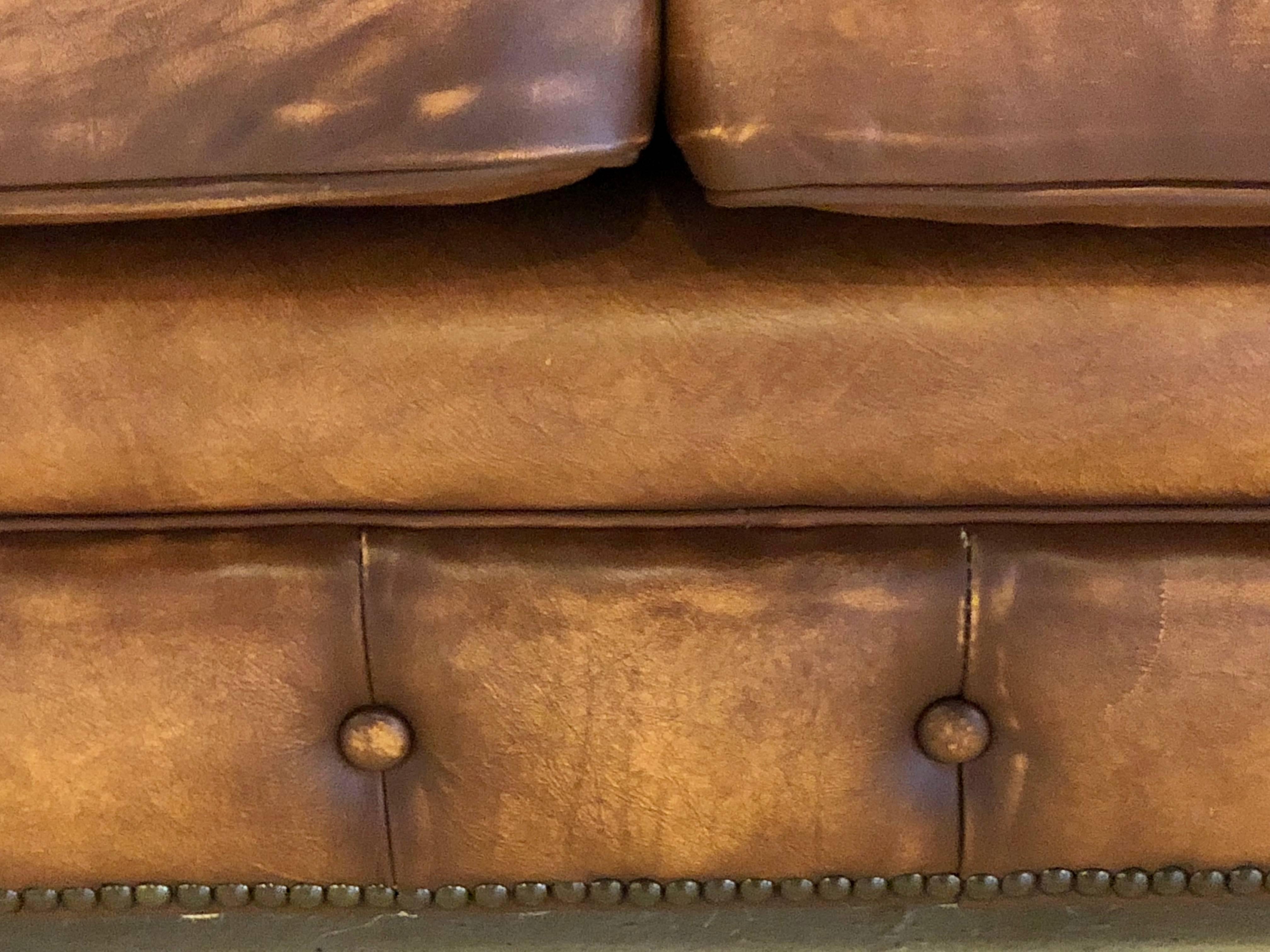 English Georgian Style Worn Leather Chesterfield Sofa In Good Condition In Stamford, CT