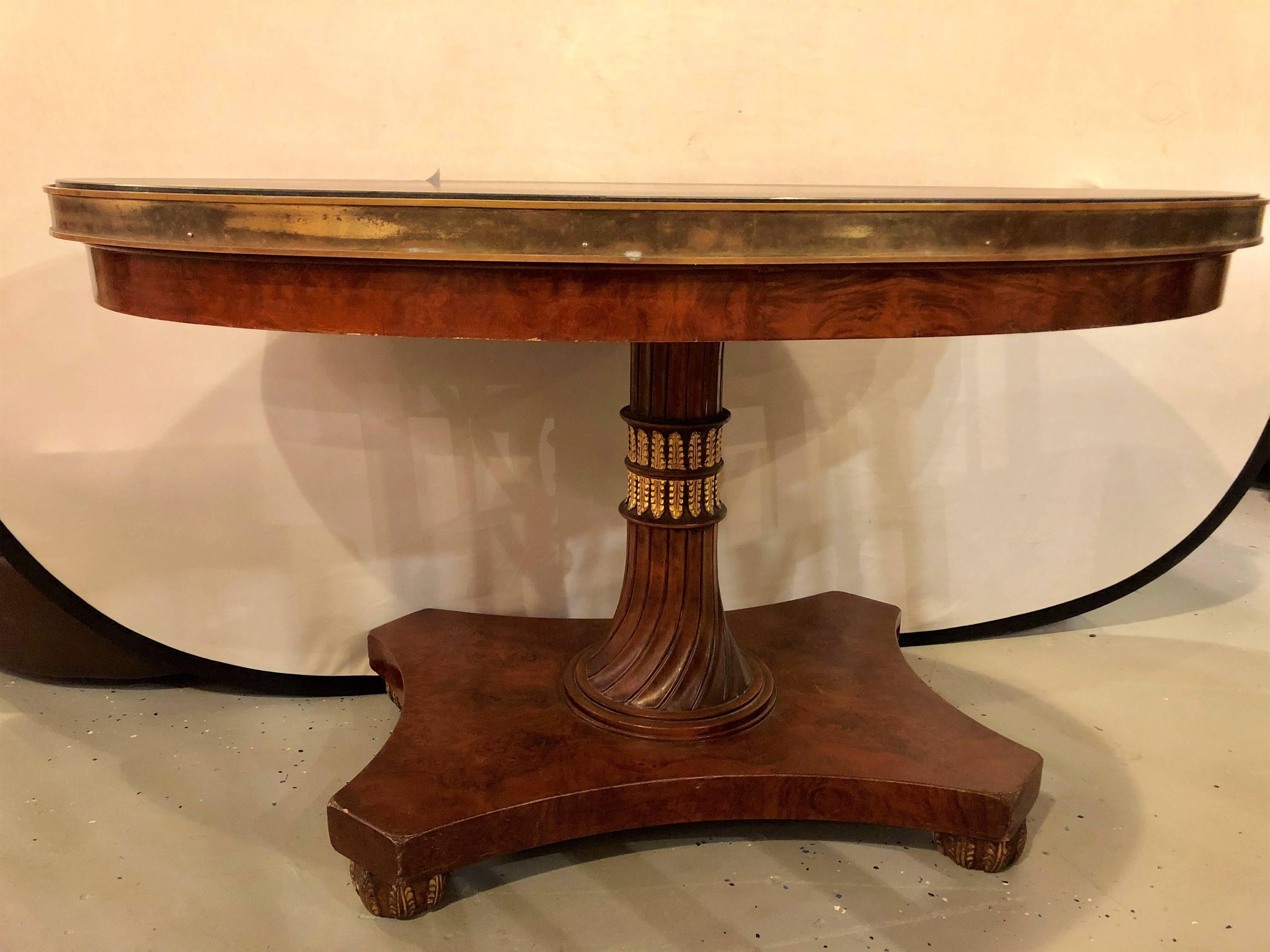 A neoclassical centre table by Francesco Molon. This fine table, by this highly sought after designer, has a marble top supported by a flame mahogany pedestal table base with a bronze border. 

Italian Francesco Molon started his business in 1966