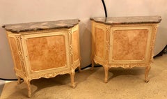 Paar maßgefertigte Kommoden oder Nachttische aus bemaltem Marmor von Hostetler