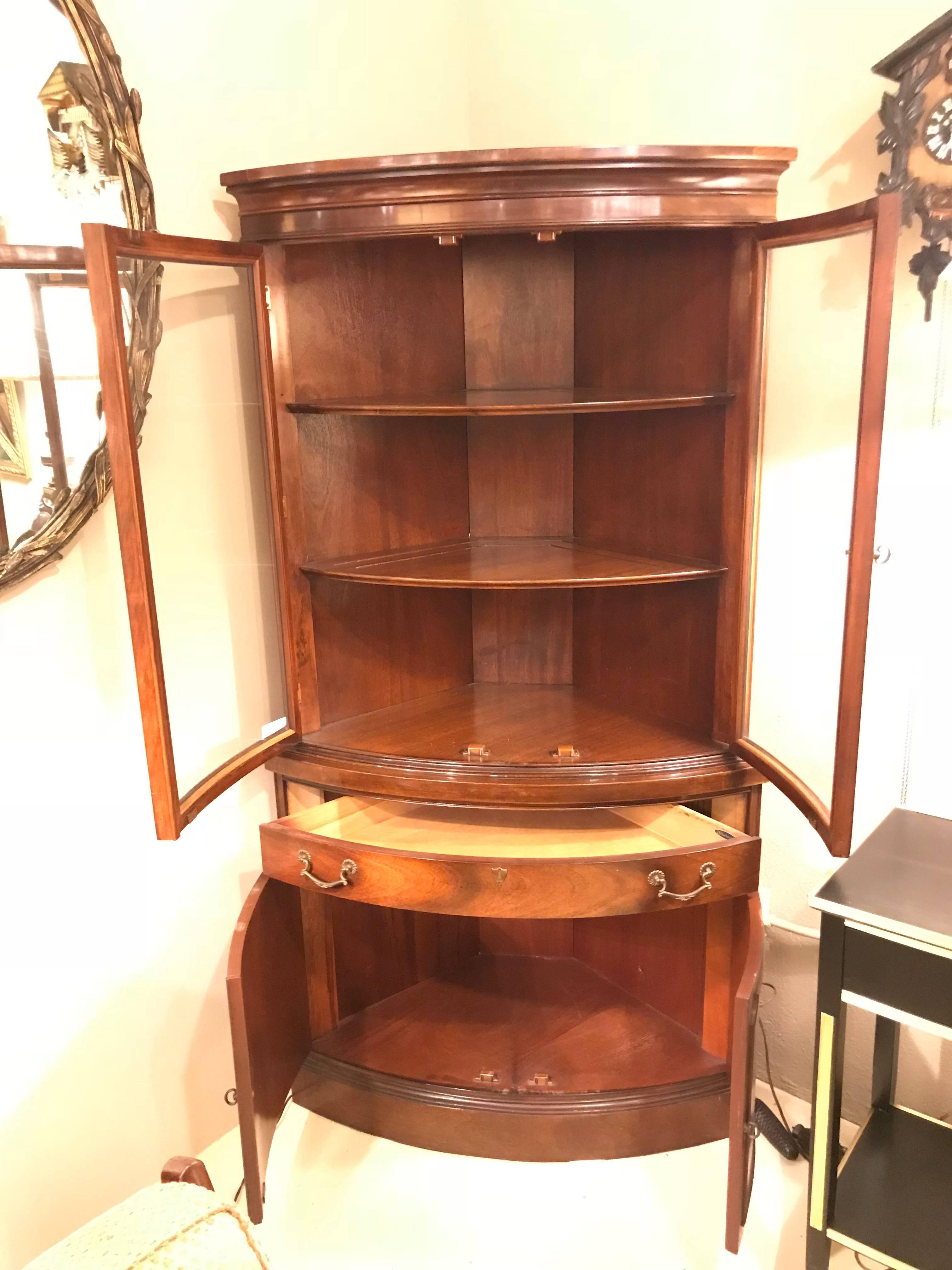 Pair of Georgian Style Mahogany Two-Door Bow Front Corner Cabinets In Good Condition In Stamford, CT
