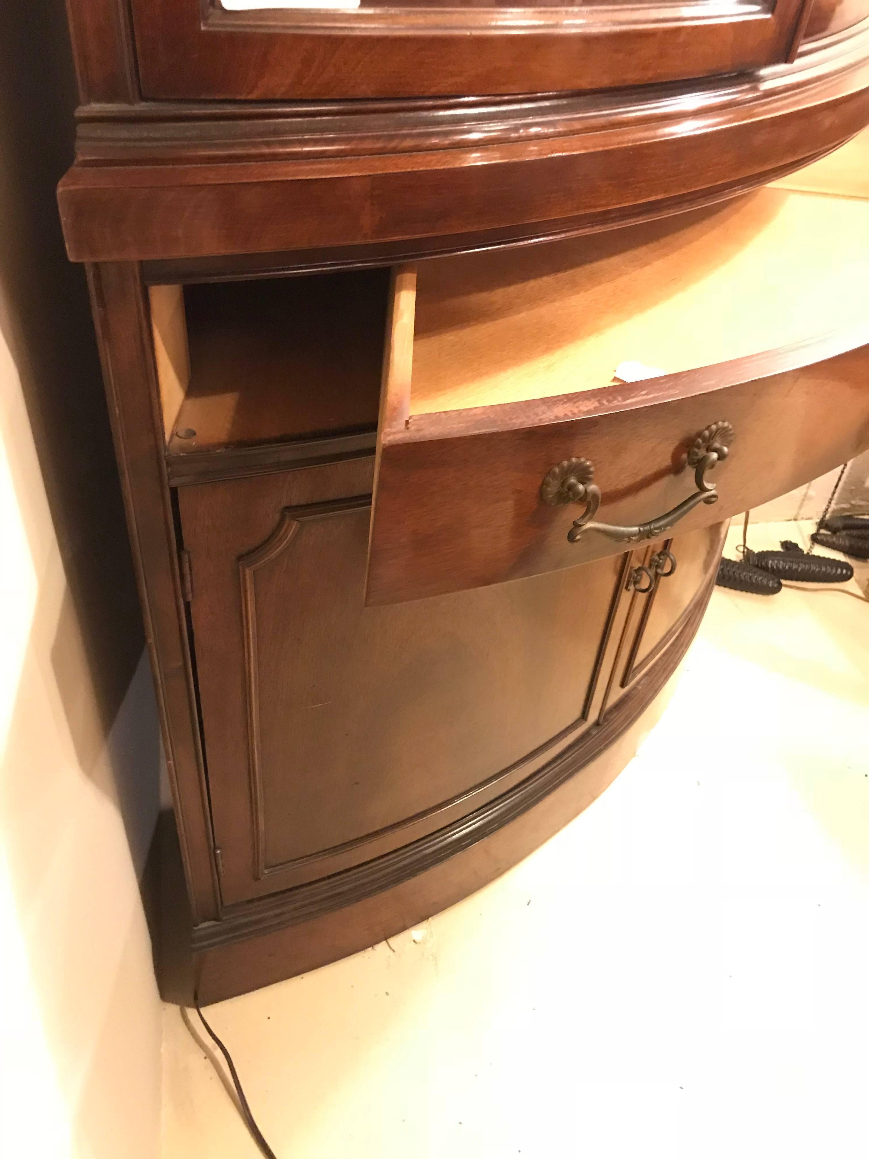 20th Century Pair of Georgian Style Mahogany Two-Door Bow Front Corner Cabinets