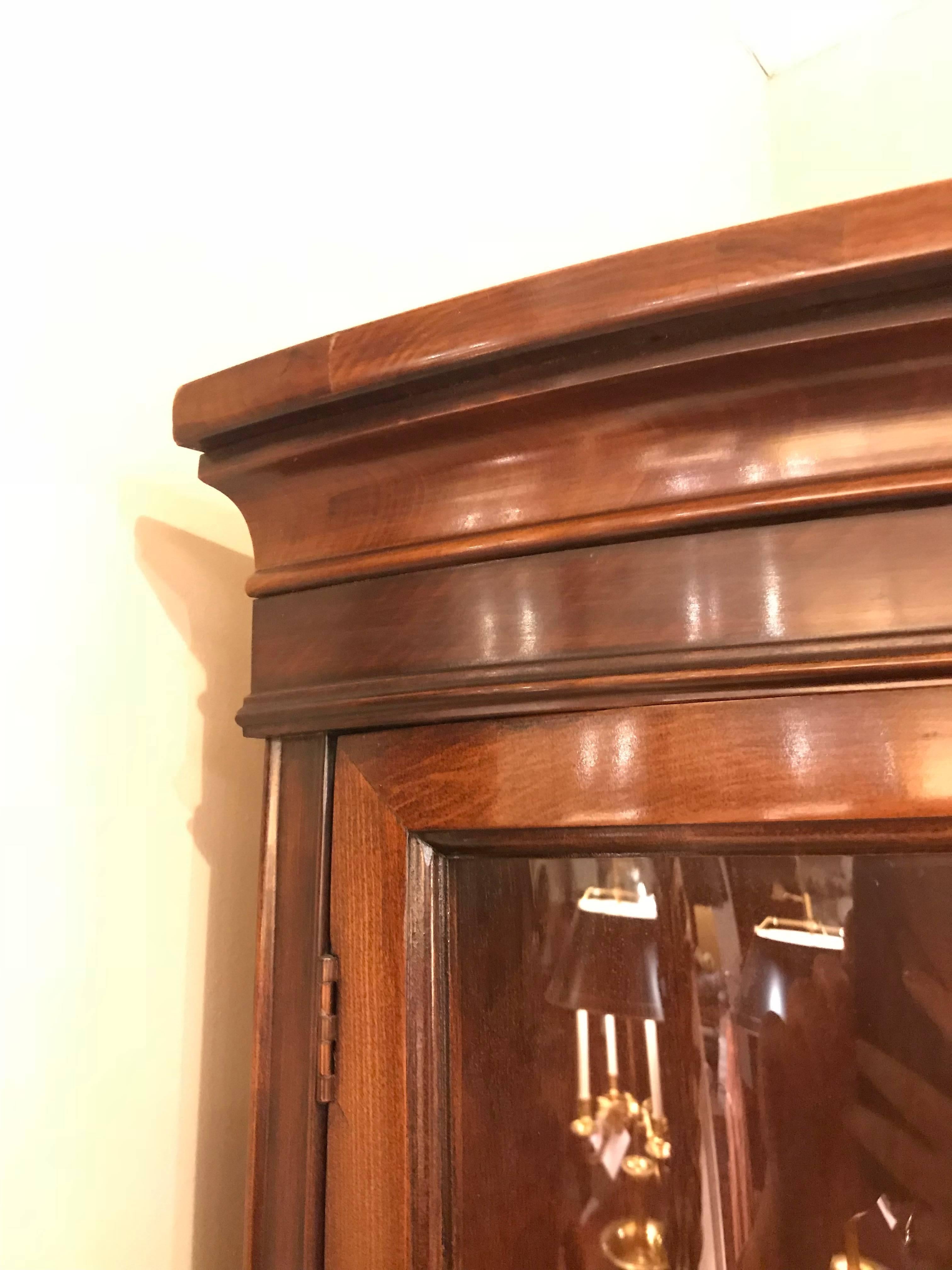 Pair of Georgian Style Mahogany Two-Door Bow Front Corner Cabinets 5