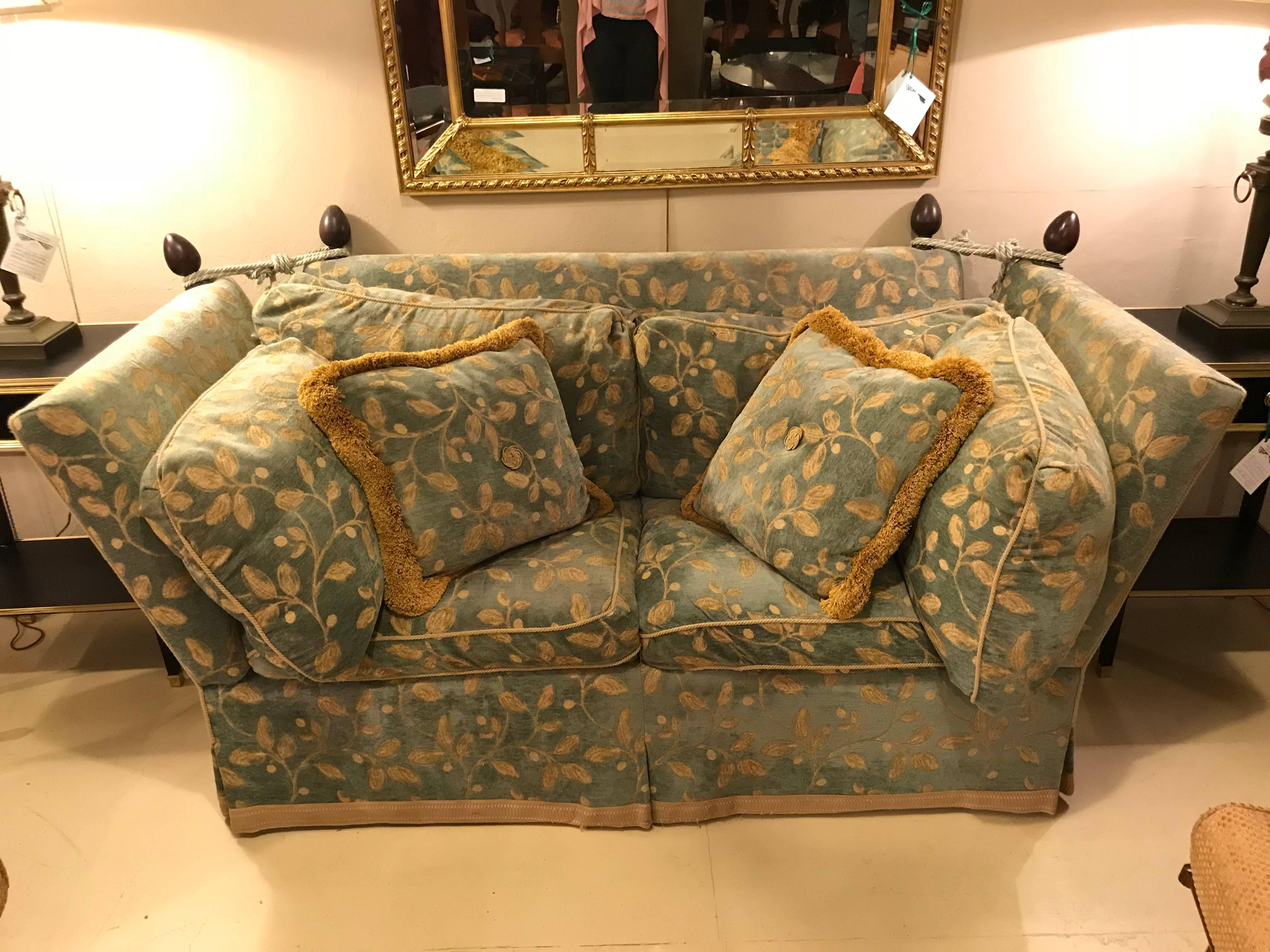 Hollywood Regency Style Knole Sofa Daybed With Custom Pillows In Good Condition In Stamford, CT