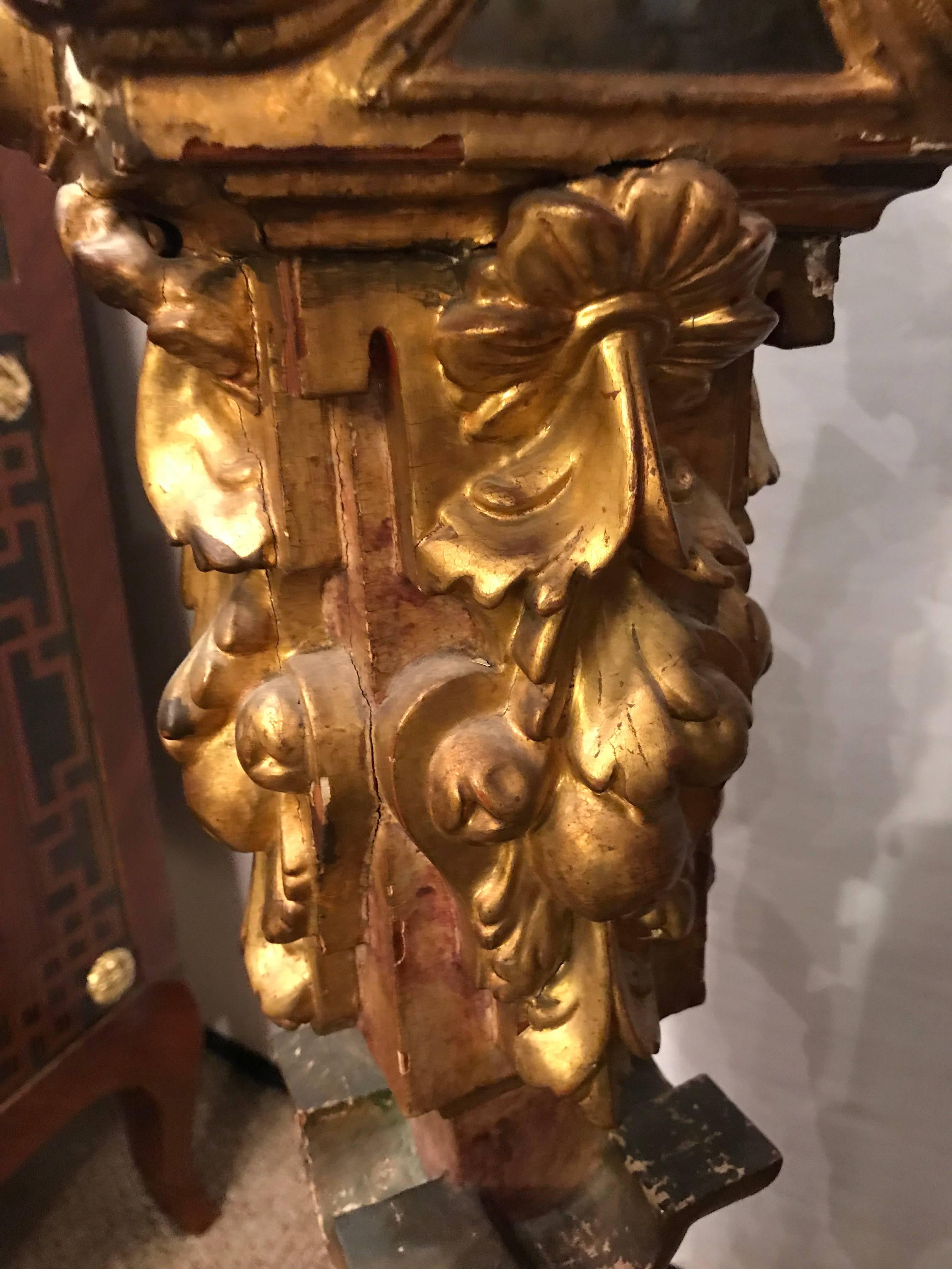 Continental Italian Gilt Distressed Continental Pedestal In Good Condition For Sale In Stamford, CT