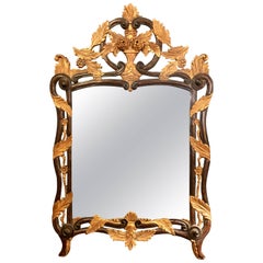 Miroir ancien de style Régence français en acajou et doré avec motif de panier de roses