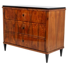 Cassettiera in noce Biedermeier del XIX secolo