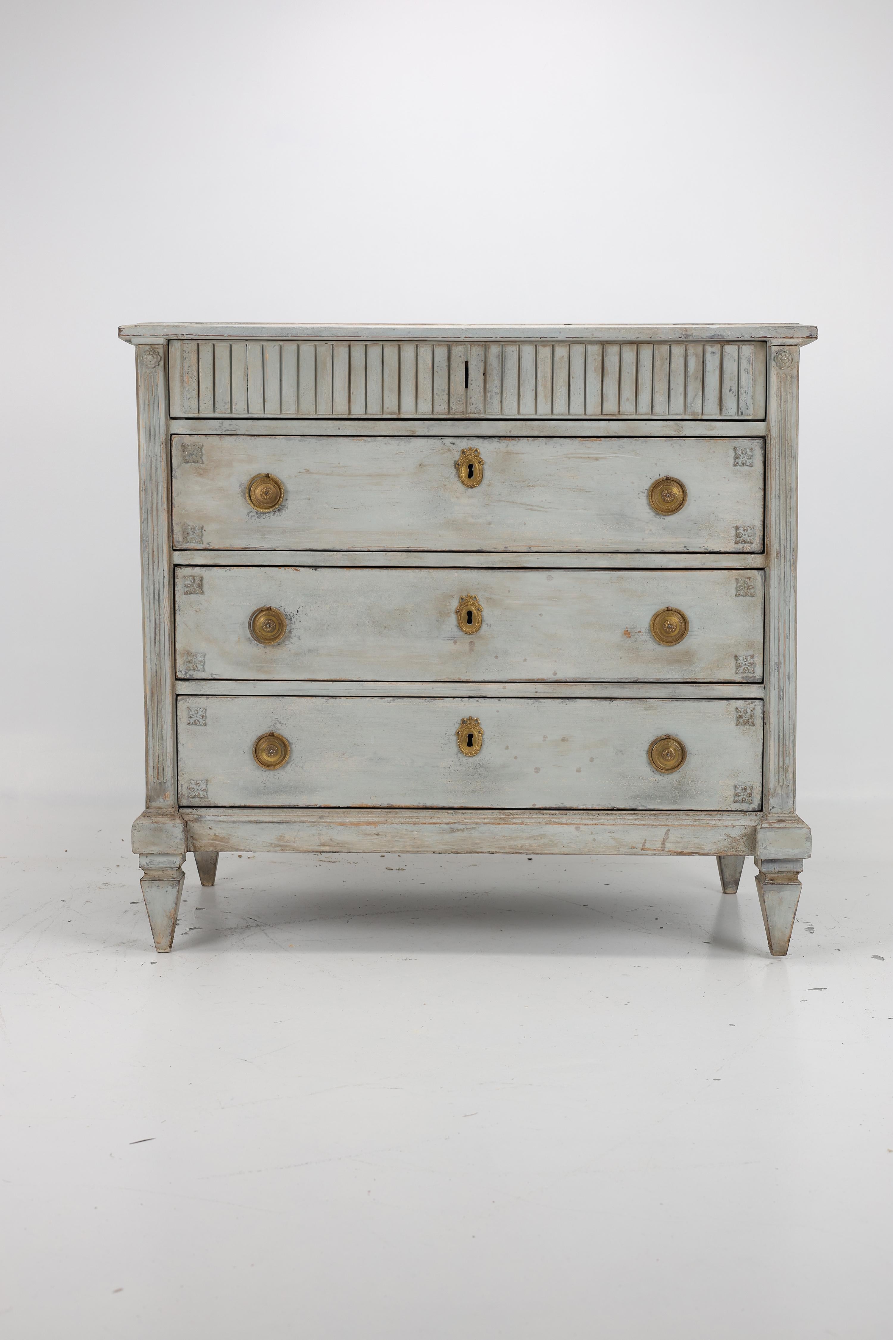 Gustavian Chest of Drawers, Sweden, 19th Century


A beautifully proportioned Gustavian chest of drawers from 19th-century Sweden, showcasing the hallmark simplicity and lightness of this neoclassical-inspired style. The piece is finished in a soft,