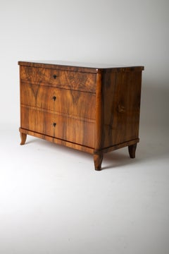Commode Biedermeier en noyer, vers 1825-1830