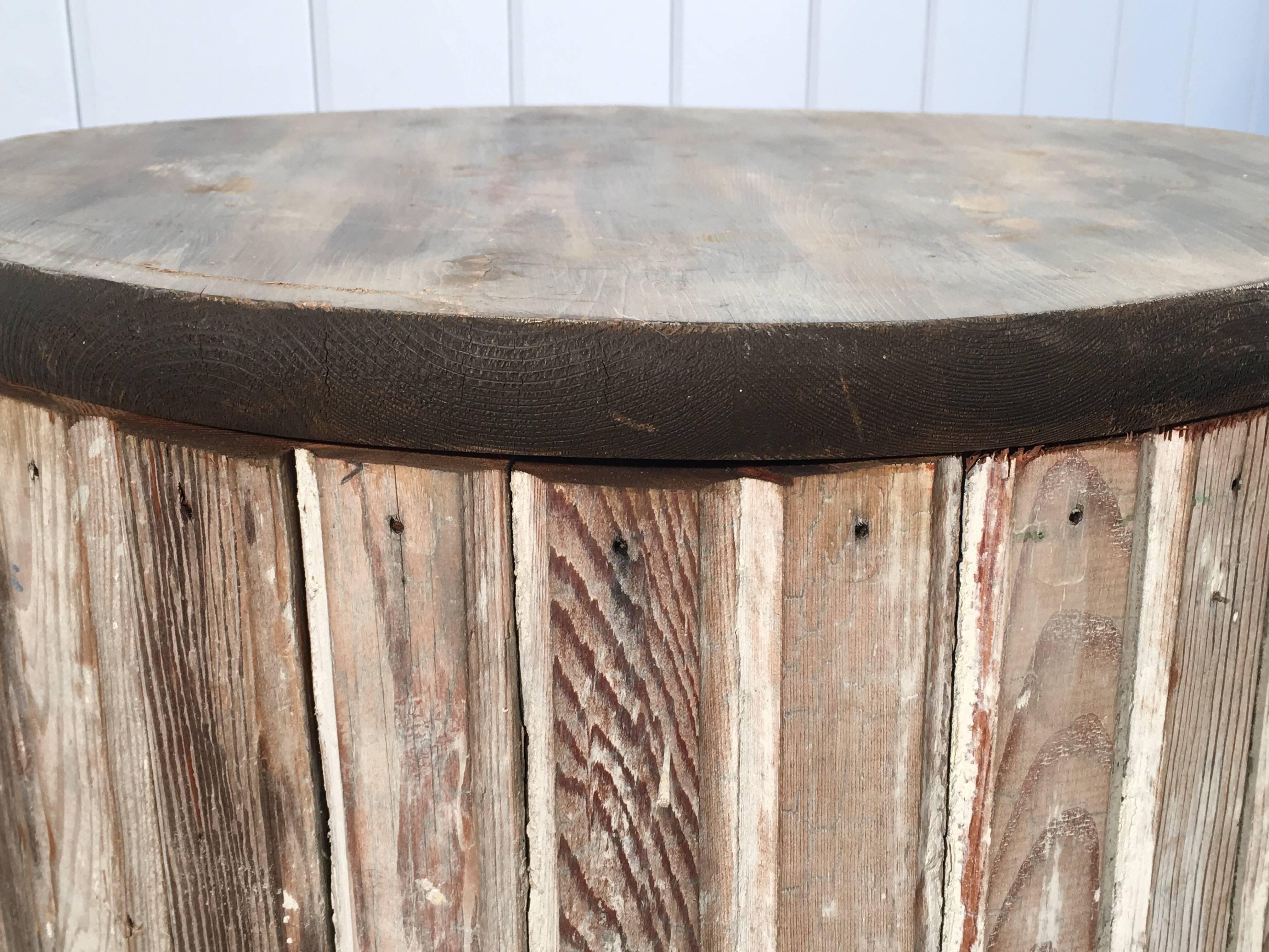Round Fluted Wooden Pedestal with Scraped Paint In Fair Condition For Sale In Woodbury, CT