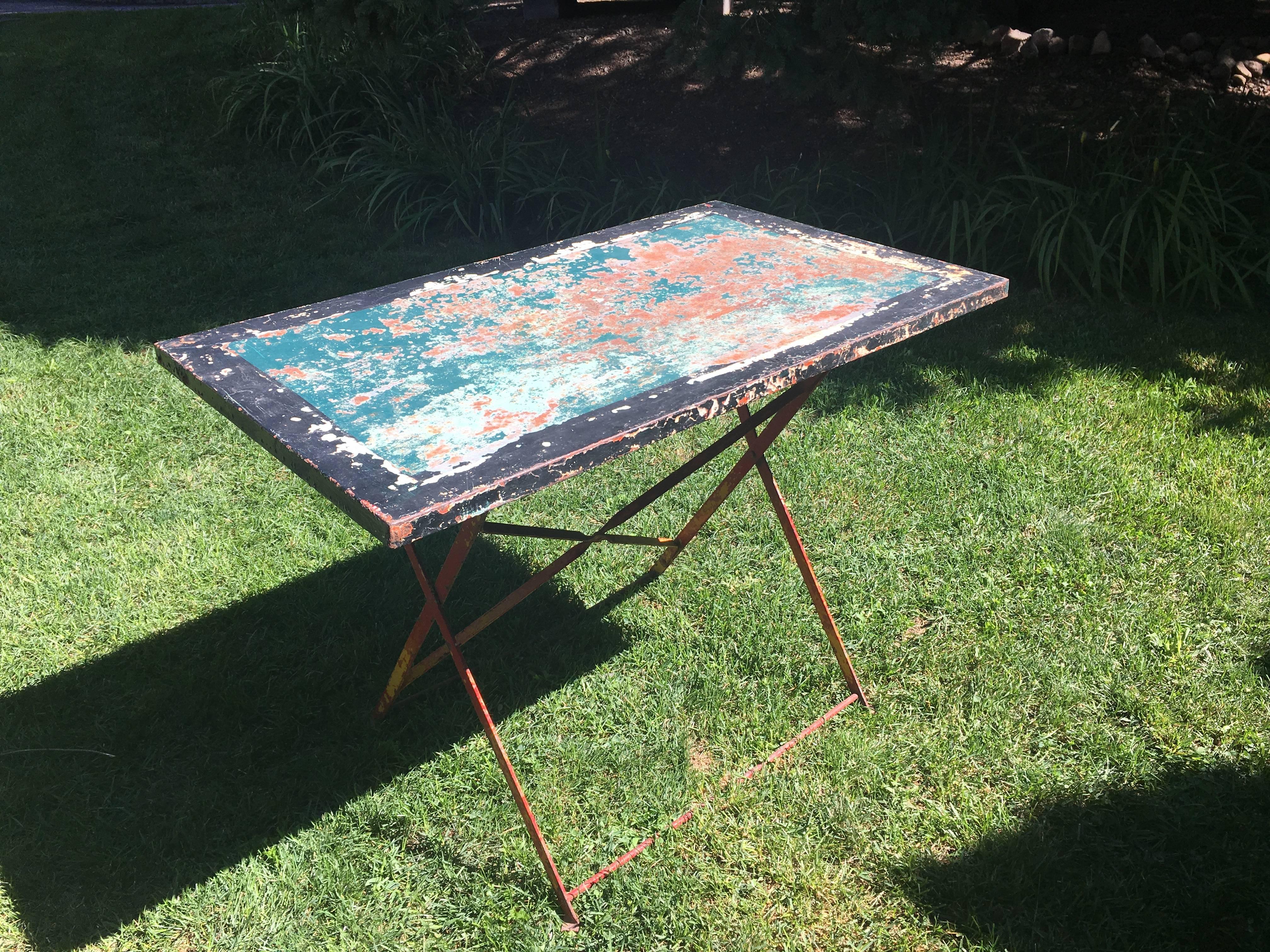 French Wrought and Sheet Iron Folding Garden Table in Original Paint In Good Condition In Woodbury, CT