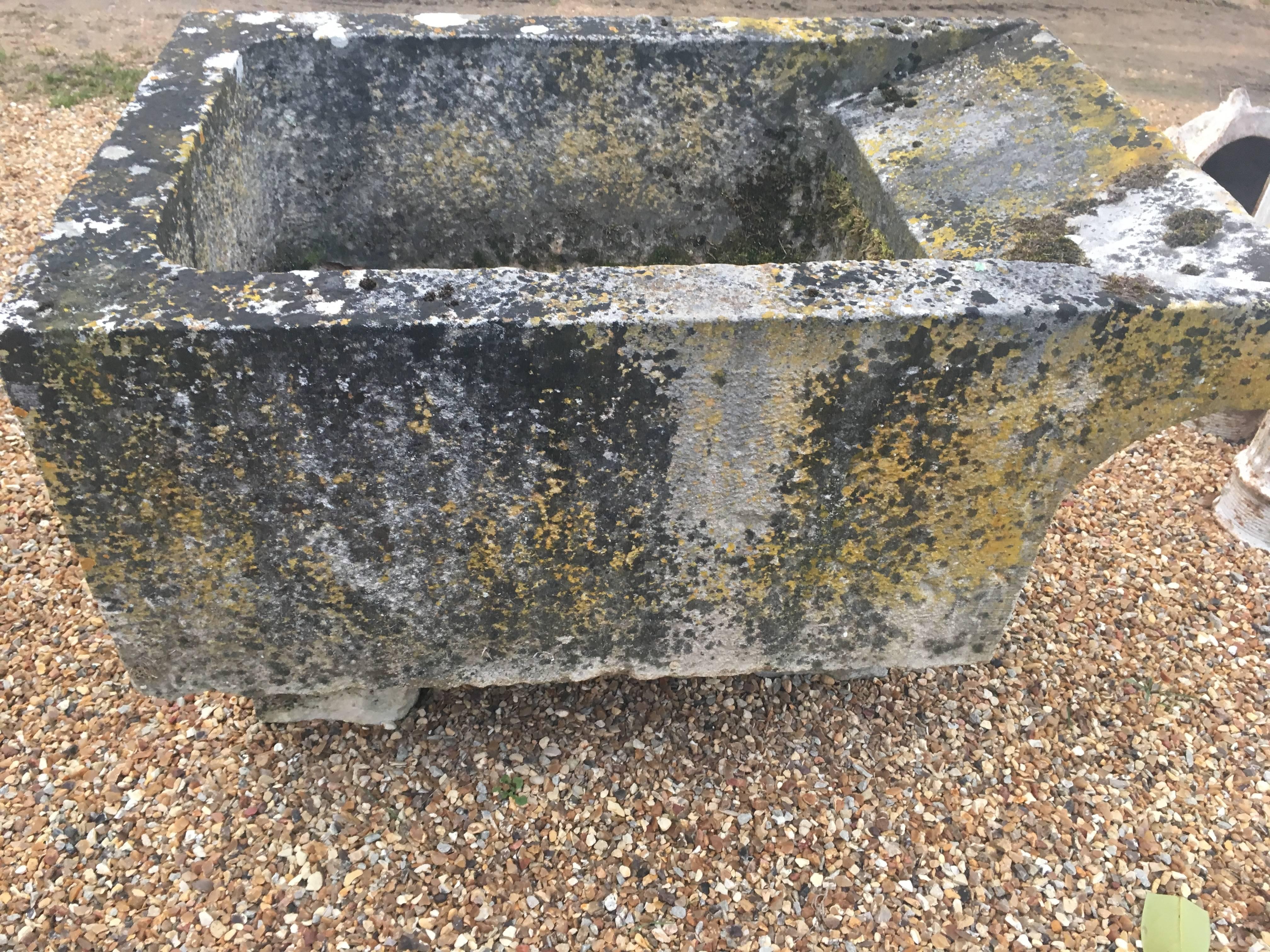 Petit Hand-Carved Bourgogne Stone Lavoir Trough, circa 1800 1