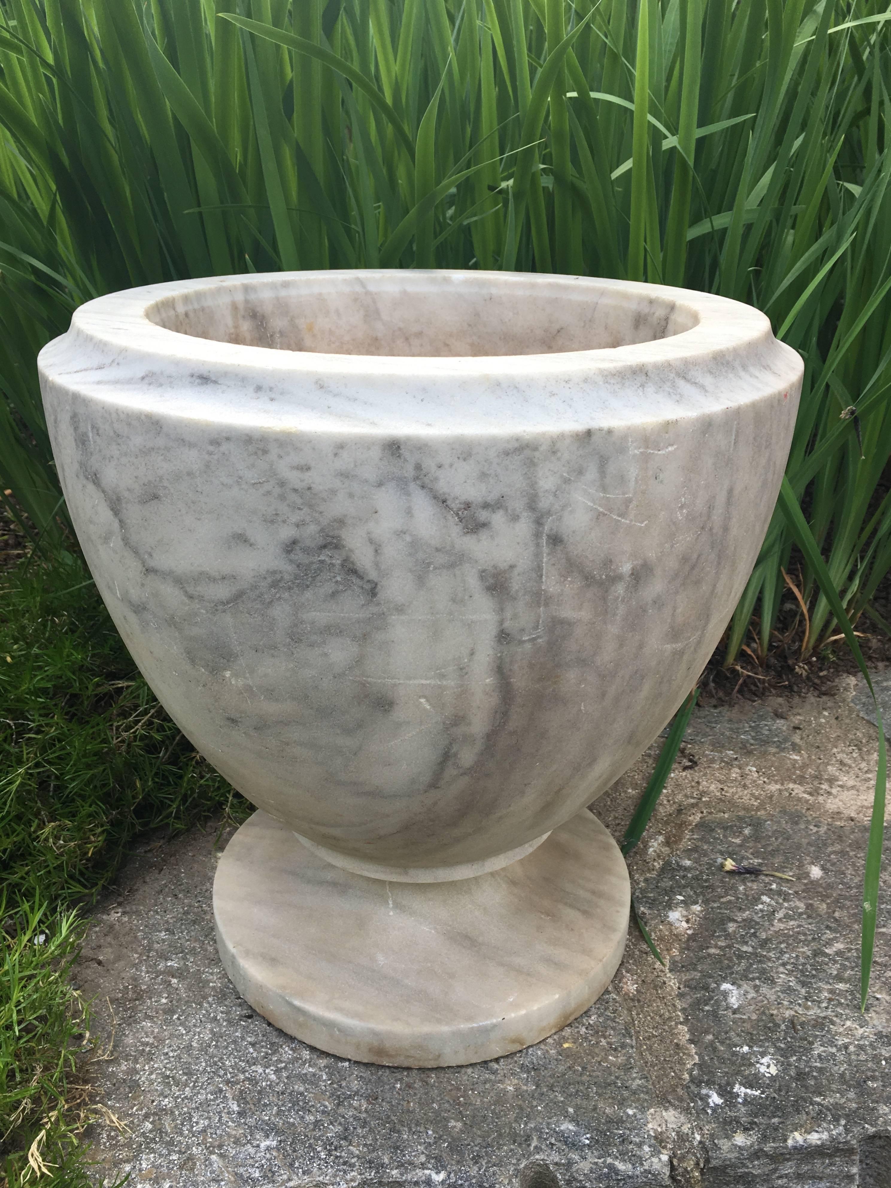 19th Century Italian Egg-Shaped Marble Urn In Good Condition In Woodbury, CT
