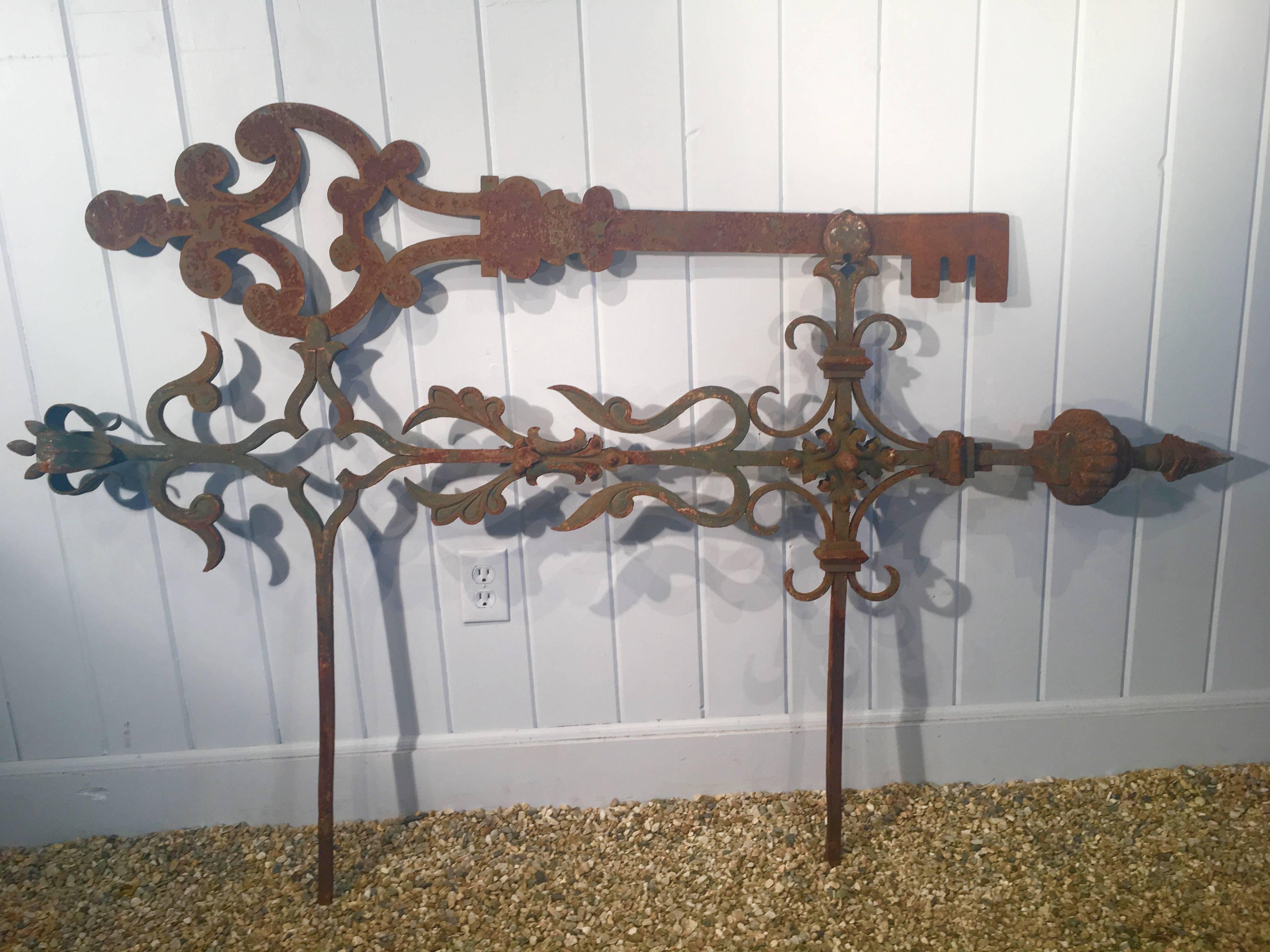 Now here is a piece you don't find every day! This late 18th-early 19th century wrought iron trade sign once hung outside a key maker's shop, embedded into the stone walls with the two long horizontal arms. It has an outstanding patina with remnants