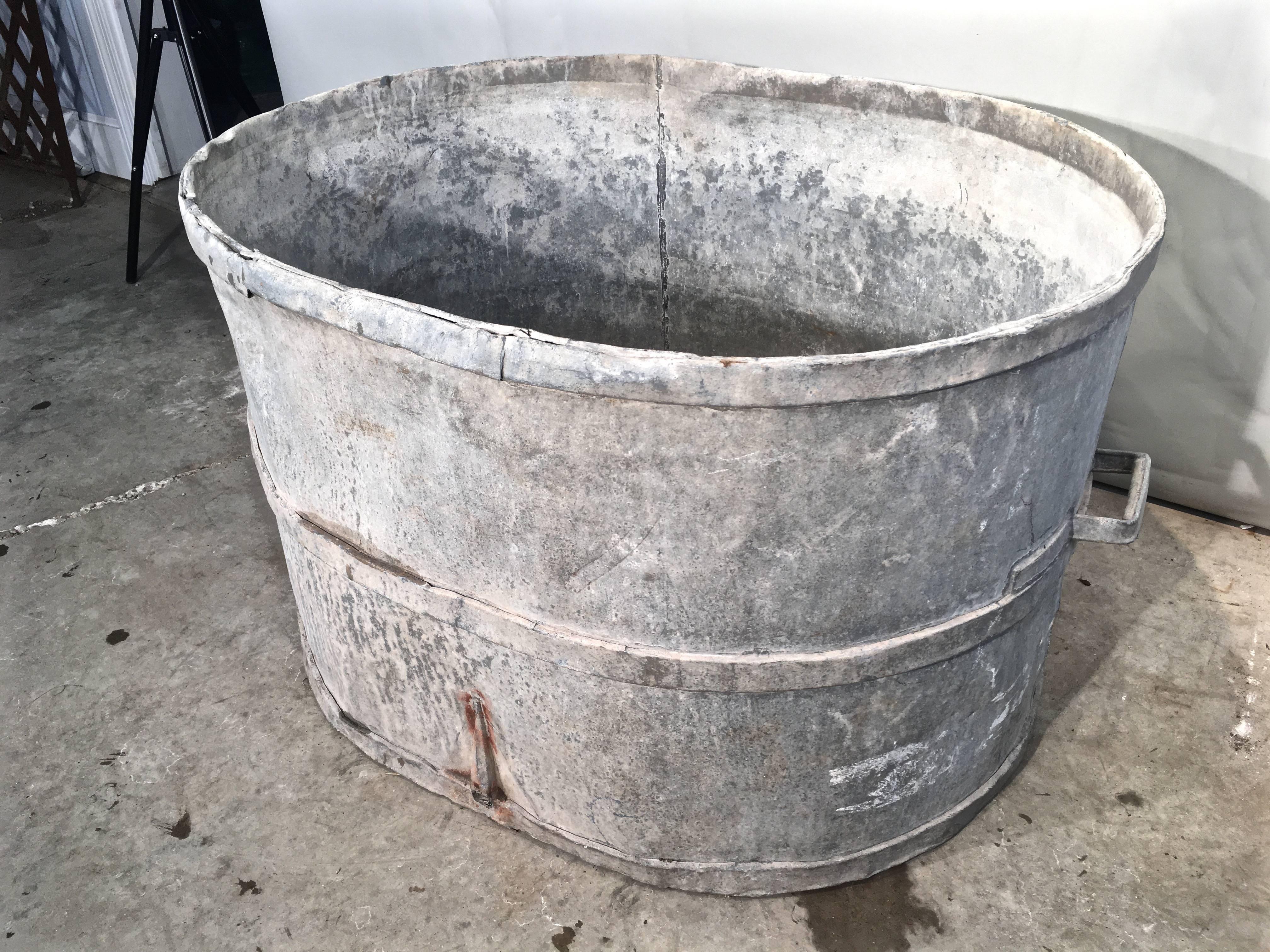 Very Large Oval French Zinc Tub Planter or Fountain In Good Condition For Sale In Woodbury, CT