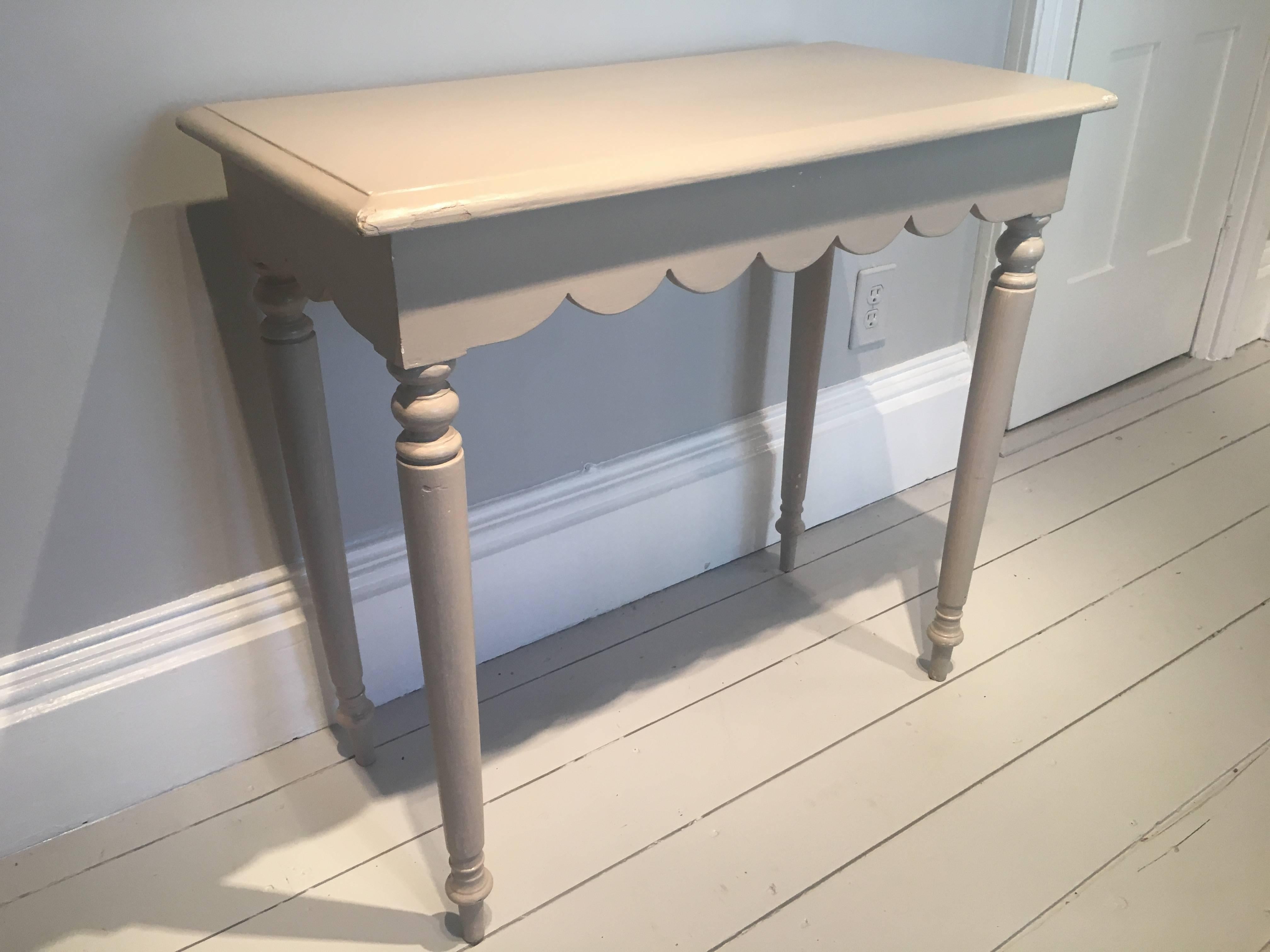 We love this table for its charming scalloped apron, versatile size, and detailed turned legs. Its pale grey paint with undertones of taupe is lovely, but not old, so no worries about repainting it if you so desire. Perfect as a petite dining table,