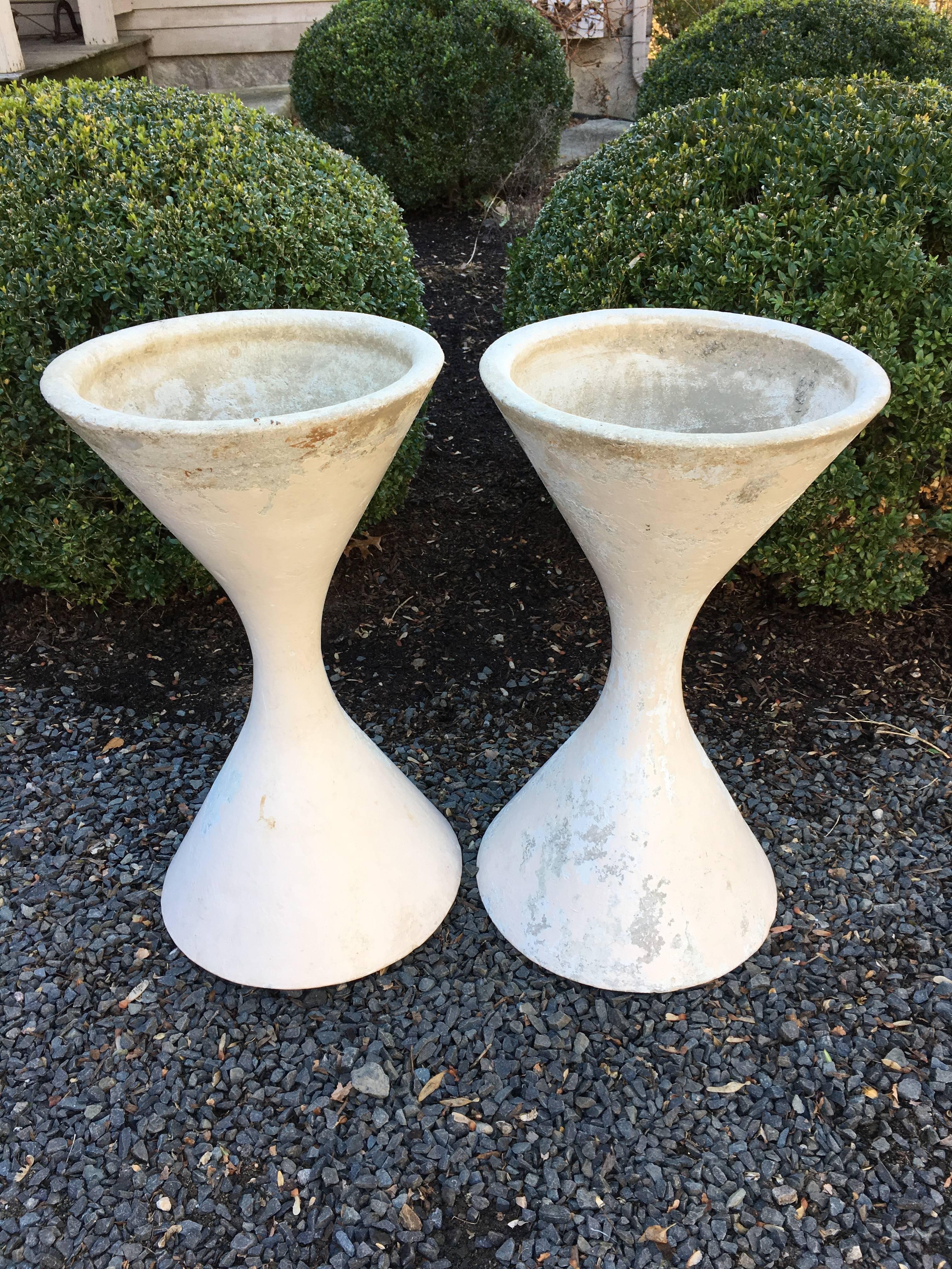Pair of Willy Guhl Diabolo Hourglass Planters In Excellent Condition In Woodbury, CT