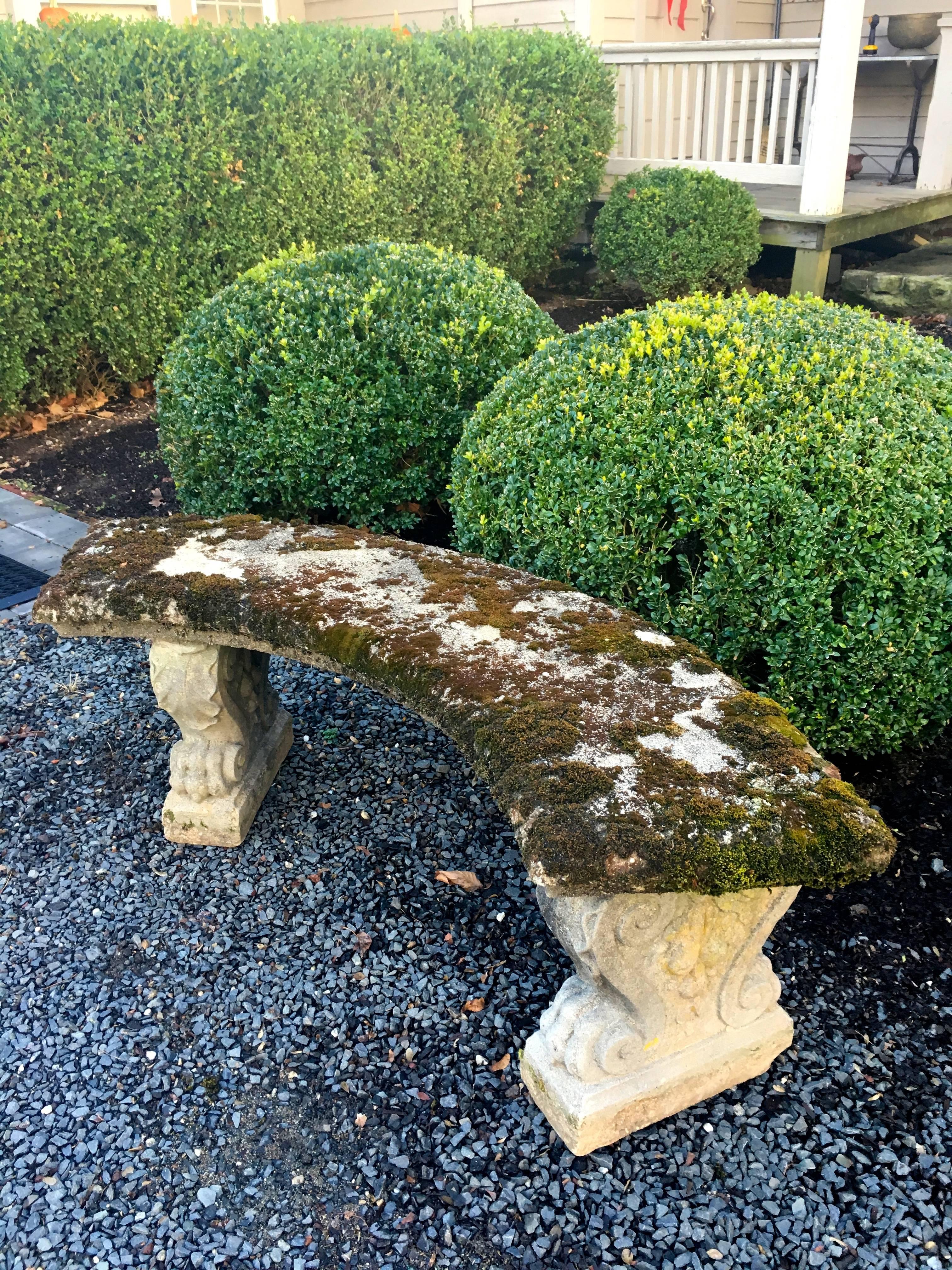 Mossy English Curved Cast Stone Bench In Excellent Condition In Woodbury, CT