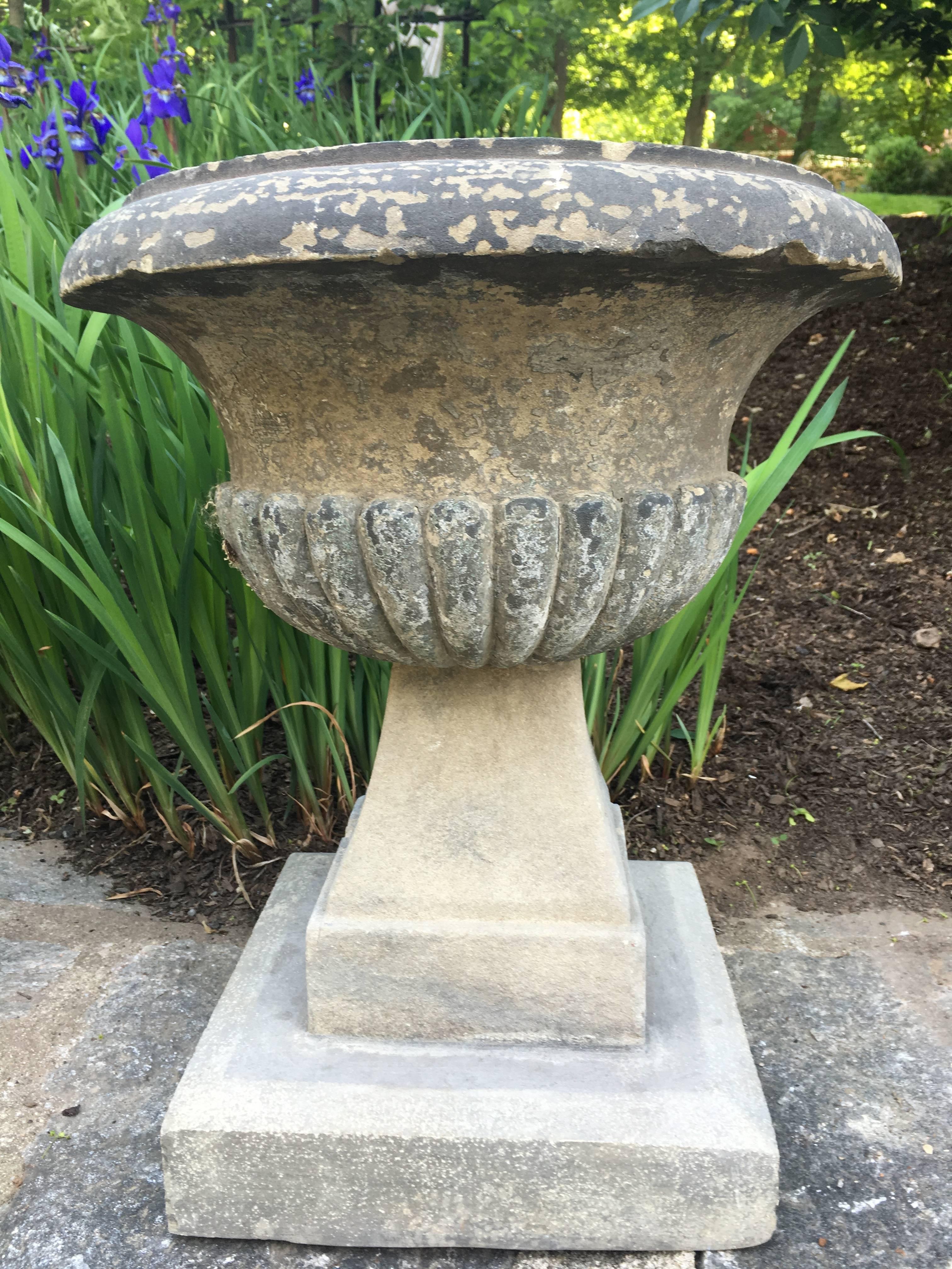 Early Pair of English Carved Stone Urns In Excellent Condition In Woodbury, CT