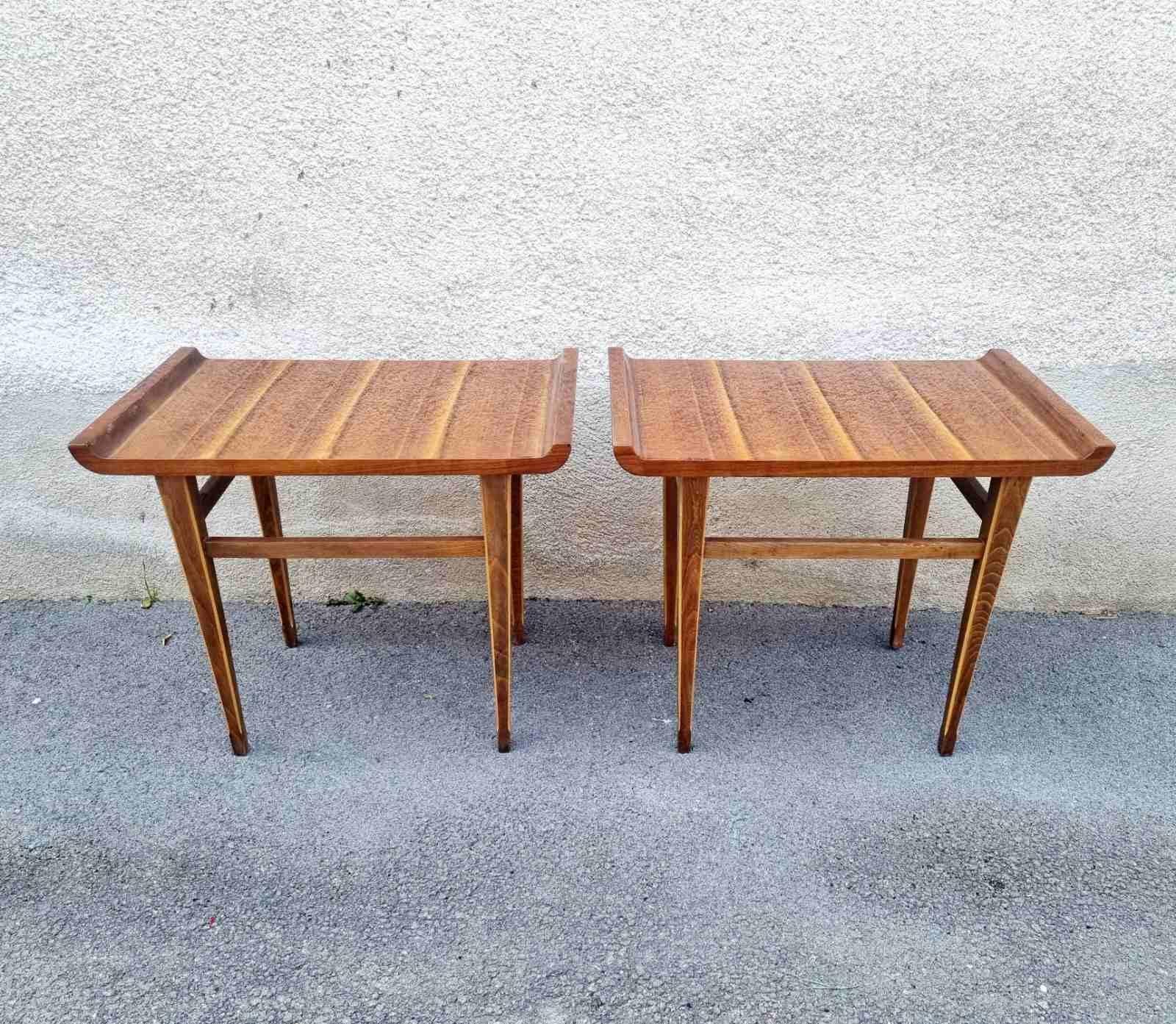 Mid-Century Modern Paire de tables d'appoint ou de chevets en bois, Italie années 60 en vente