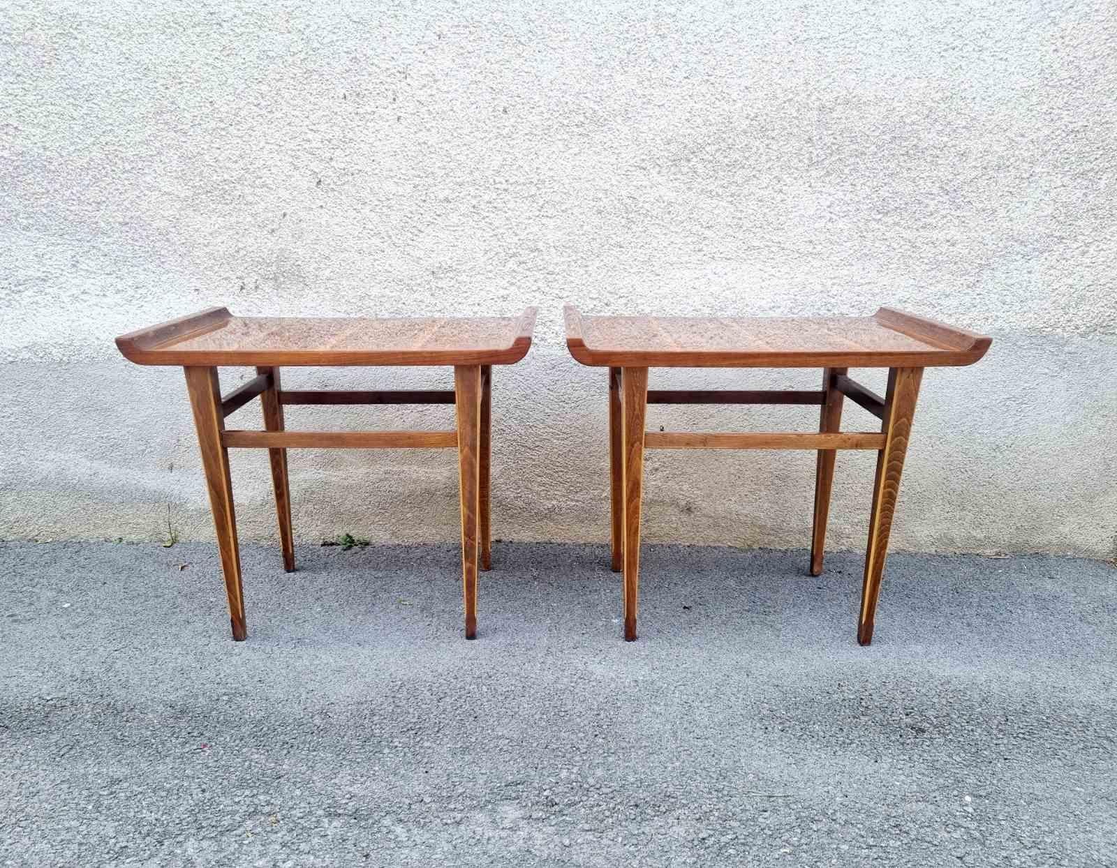 Milieu du XXe siècle Paire de tables d'appoint ou de chevets en bois, Italie années 60 en vente