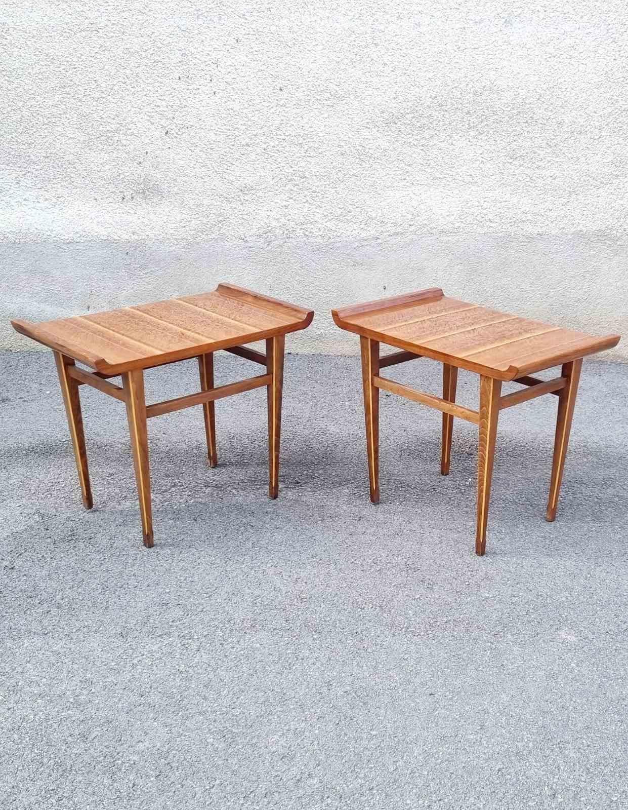 Paire de tables d'appoint ou de chevets en bois, Italie années 60 en vente 7
