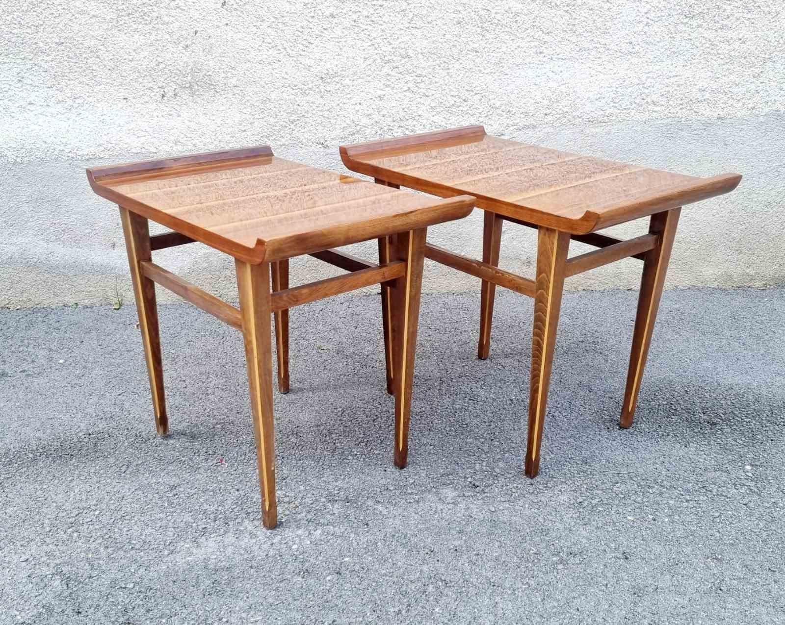 Paire de tables d'appoint ou de chevets en bois, Italie années 60 en vente 5