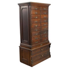 Mueble de oficina americano del siglo XIX con cajones archivadores