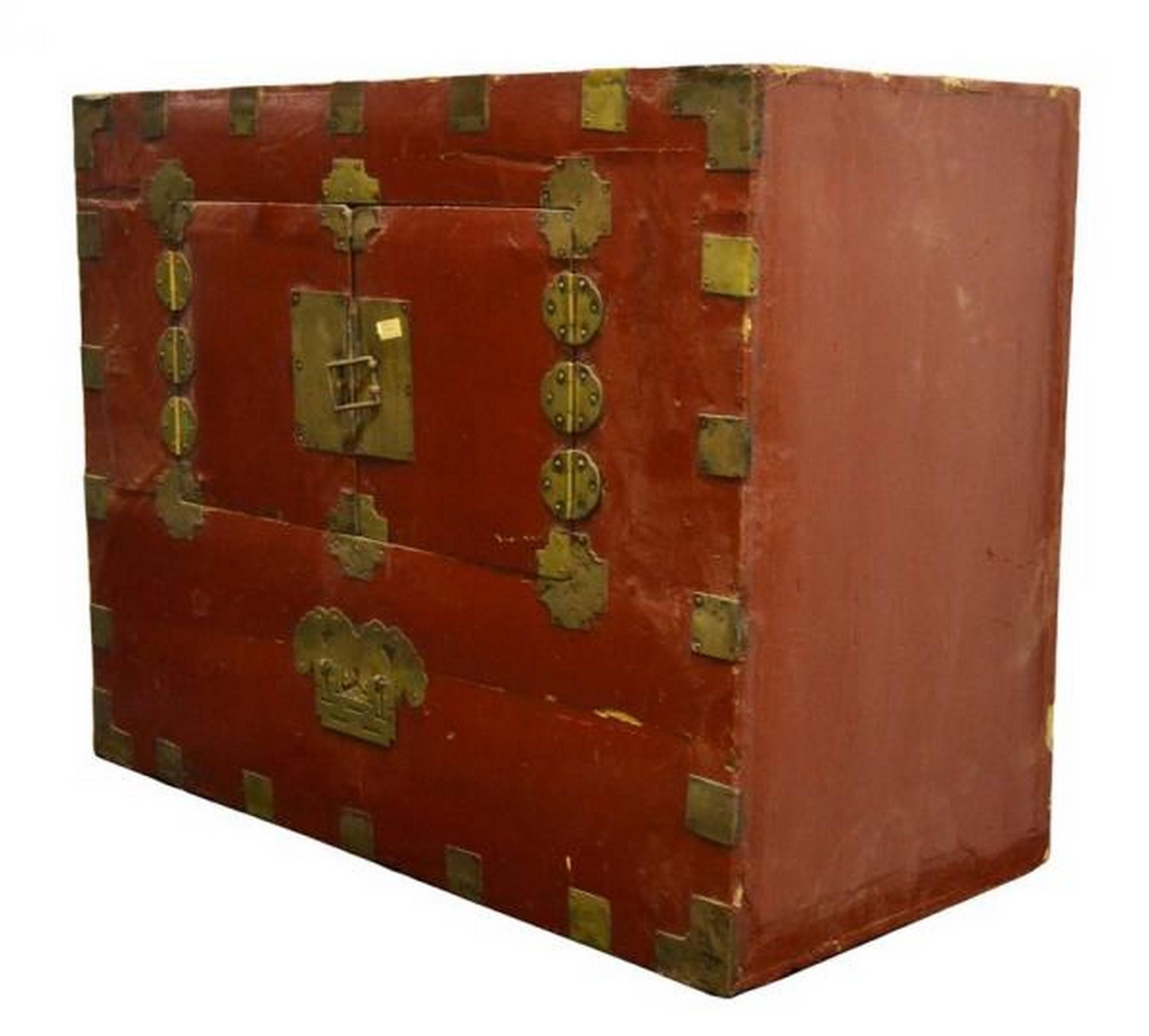 Hand-Painted Early 20th Century Korean Chest with Double Doors and Traditional Brass Hardware For Sale