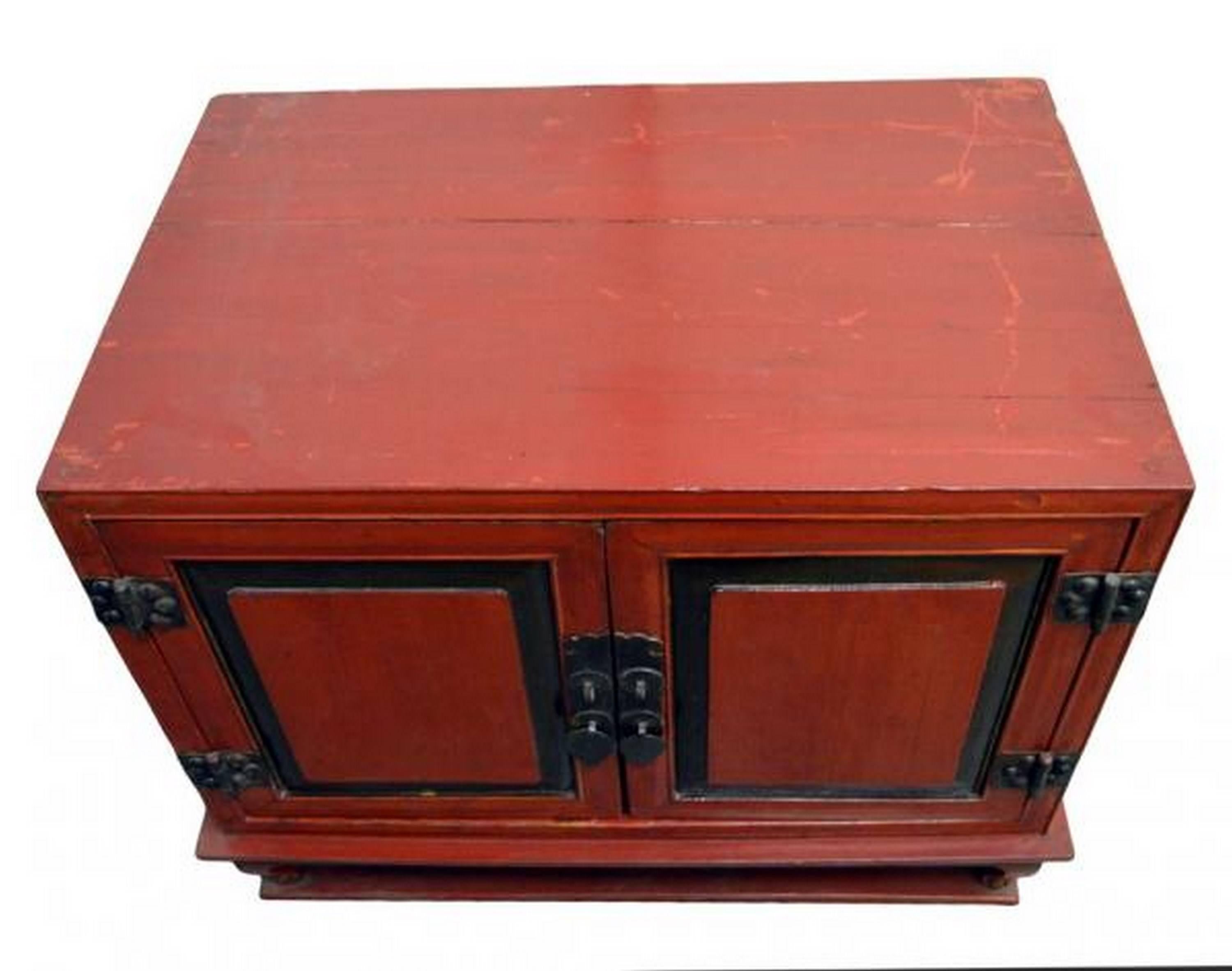 Antique Red Lacquer Bedside Cabinet with Hardware from Mid 19th Century China In Good Condition For Sale In Yonkers, NY