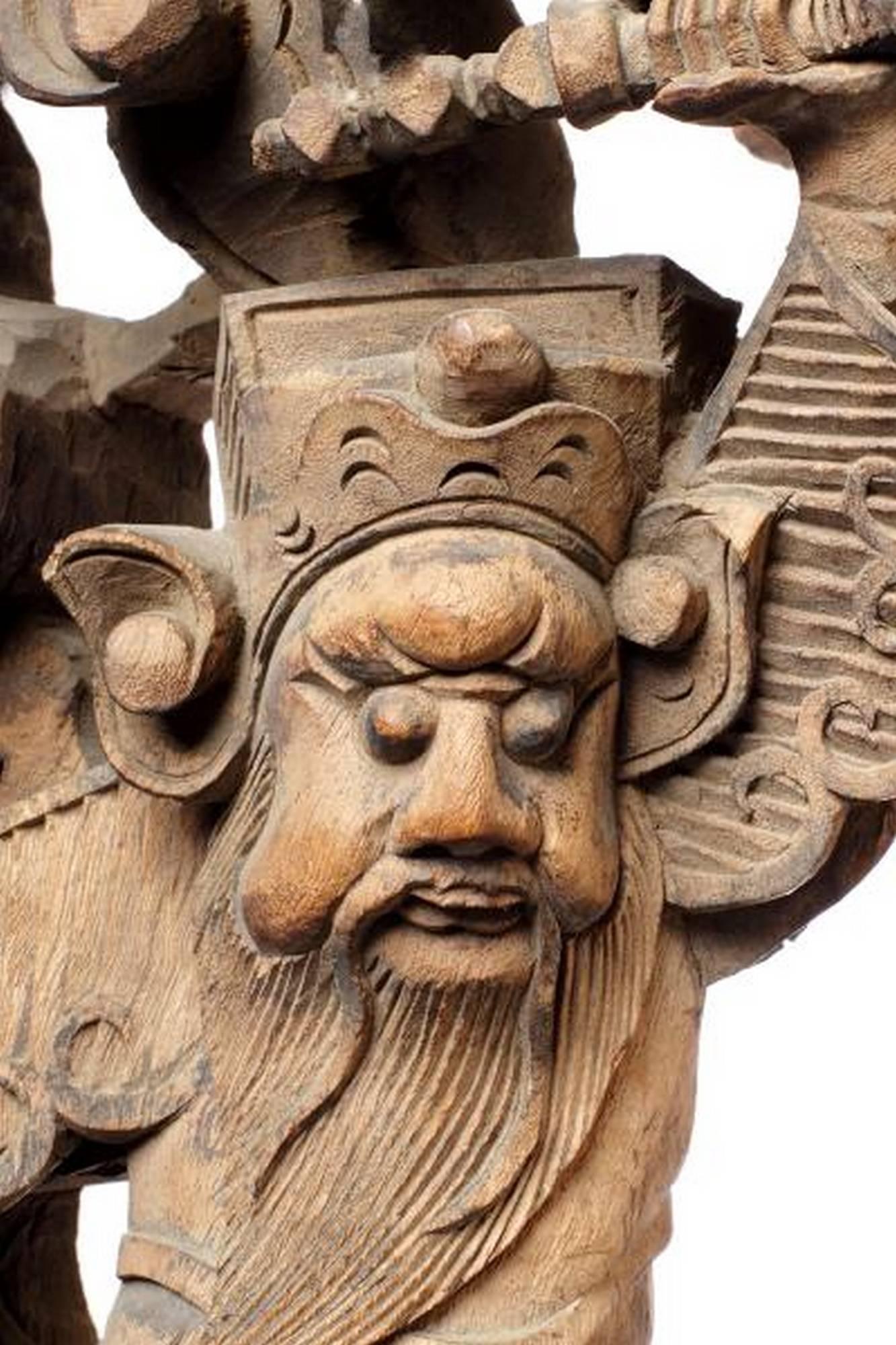 Paire de corbeaux de temple chinois sculptés à la main du 19ème siècle avec caractères Bon état - En vente à Yonkers, NY