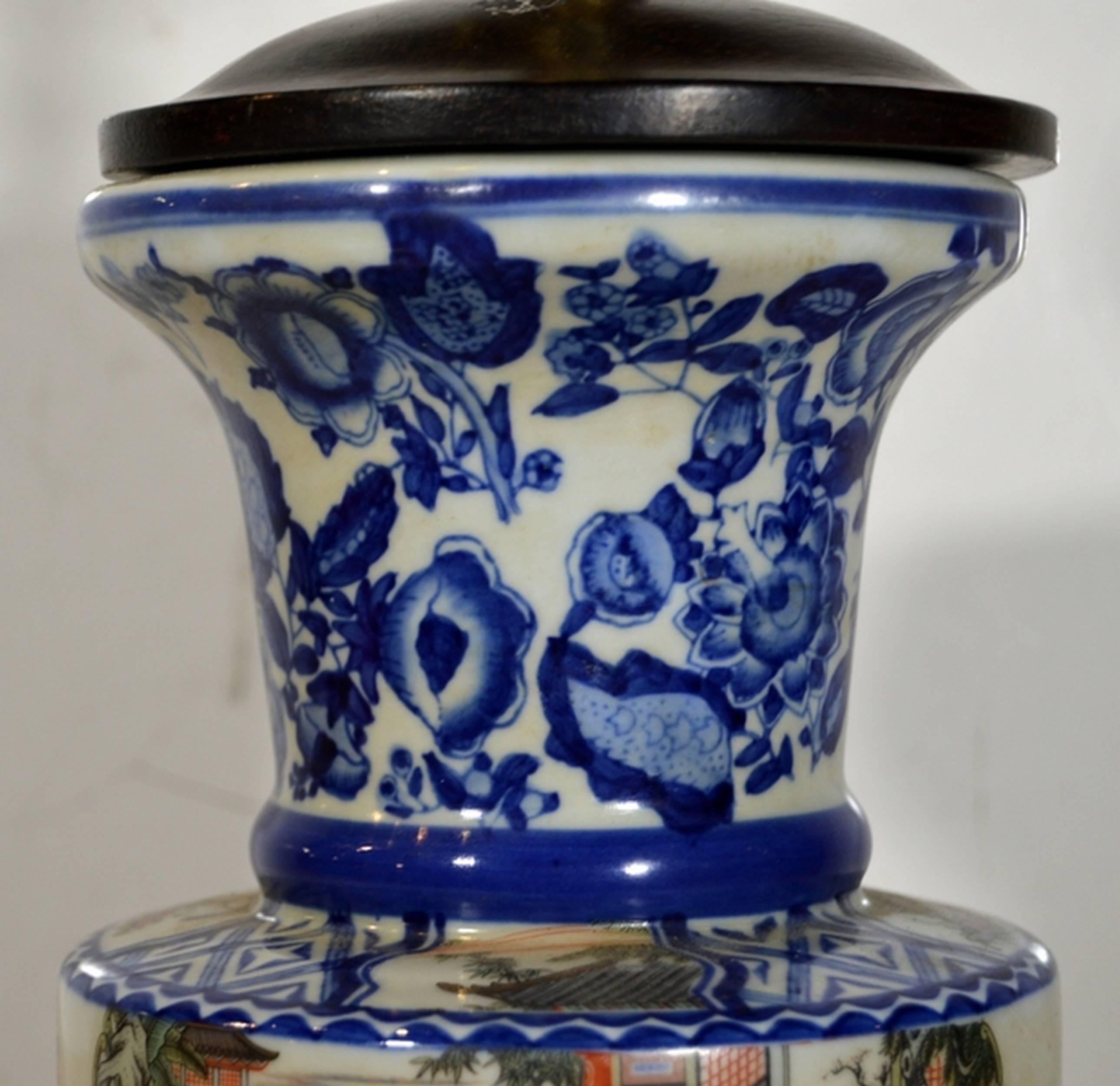 Peint à la main Lampe chinoise vintage en porcelaine peinte à la main avec caractères des années 1970 en vente