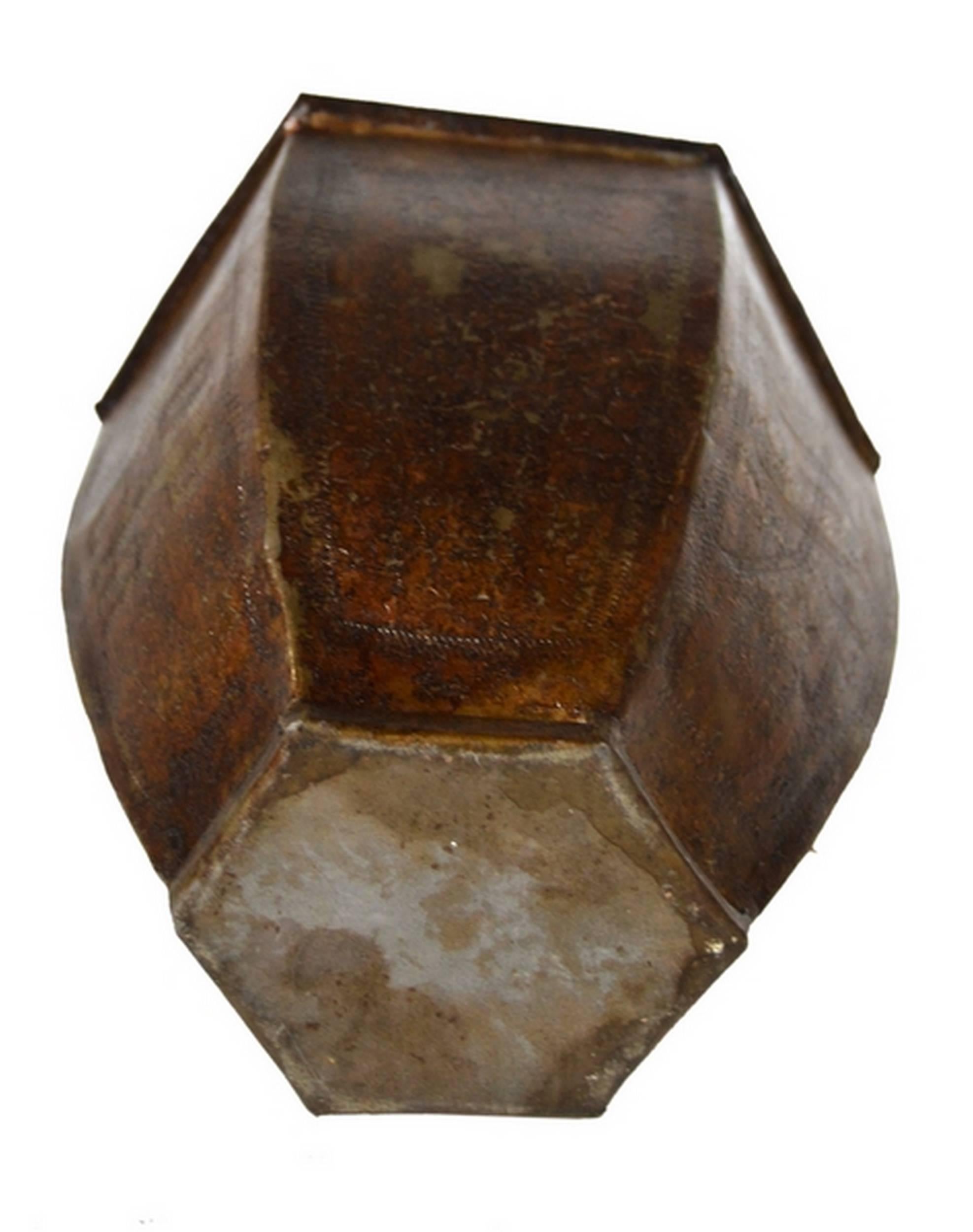 Vintage Indian Hand-Hammered Multi-Sided Tin Storage Canister from the 1930s For Sale 1