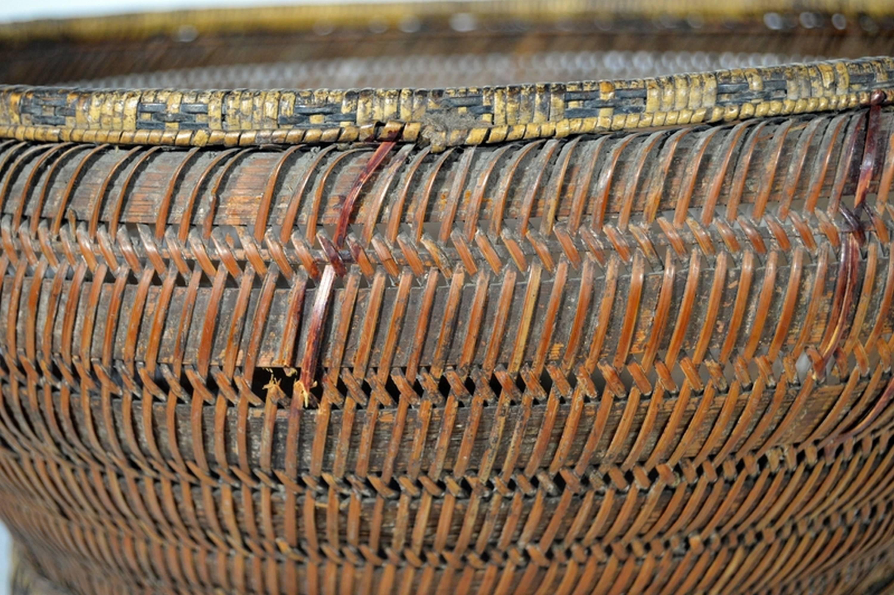 Antique Handwoven Cane and Bamboo Grain Basket from 19th Century, China In Good Condition In Yonkers, NY