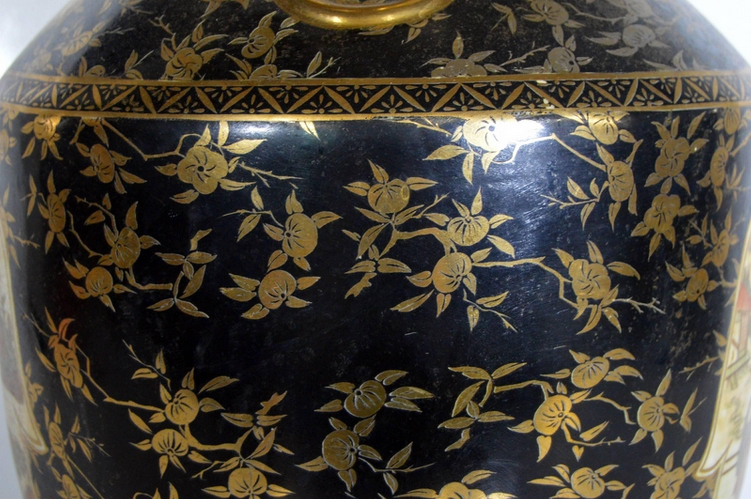 Vintage Hand-Painted Porcelain Vase with Gilded Accents from 20th Century, China For Sale 3