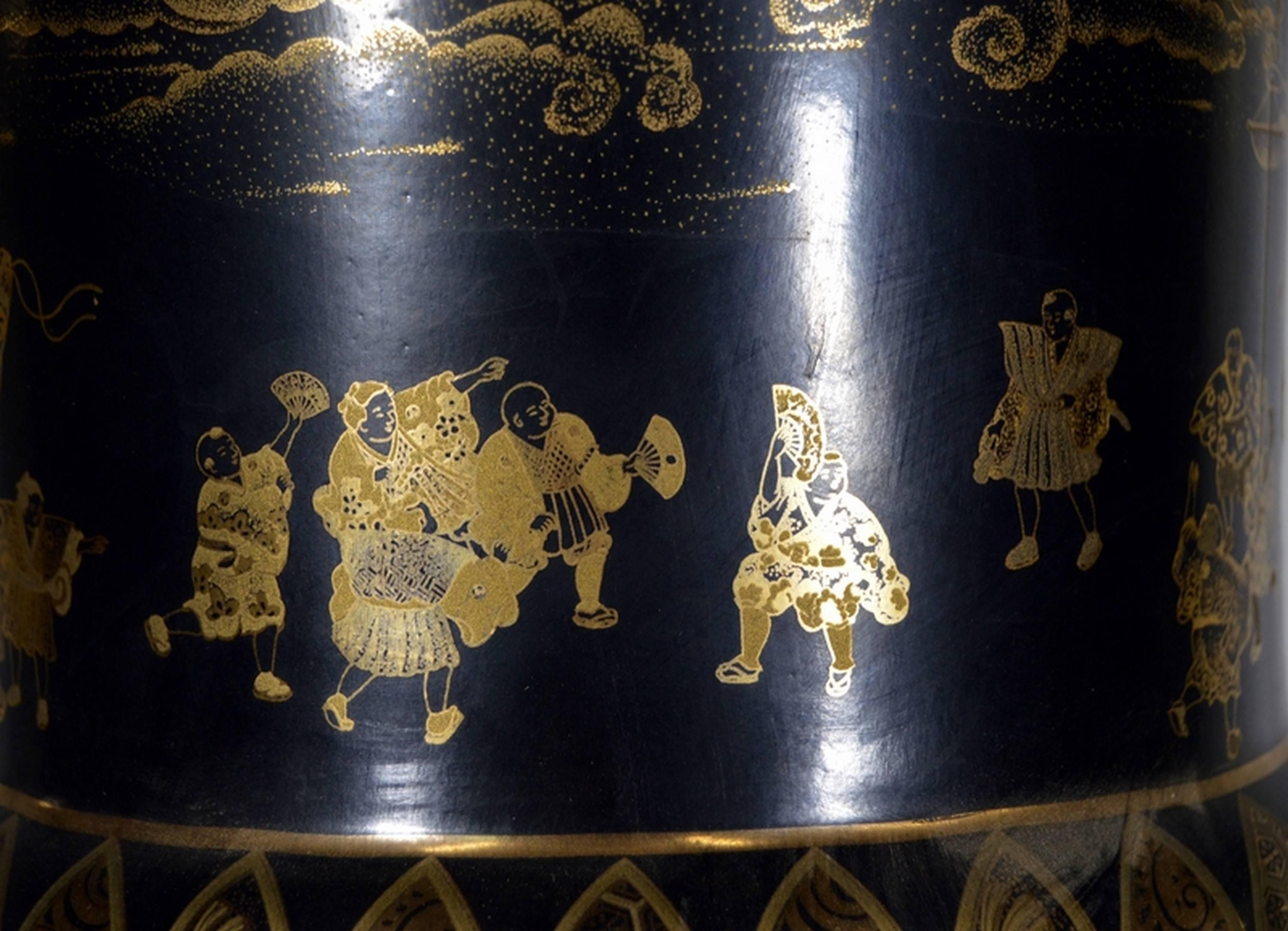 Chinese Vintage Black and Golden Hand-Painted Porcelain Vase from China, 20th Century For Sale