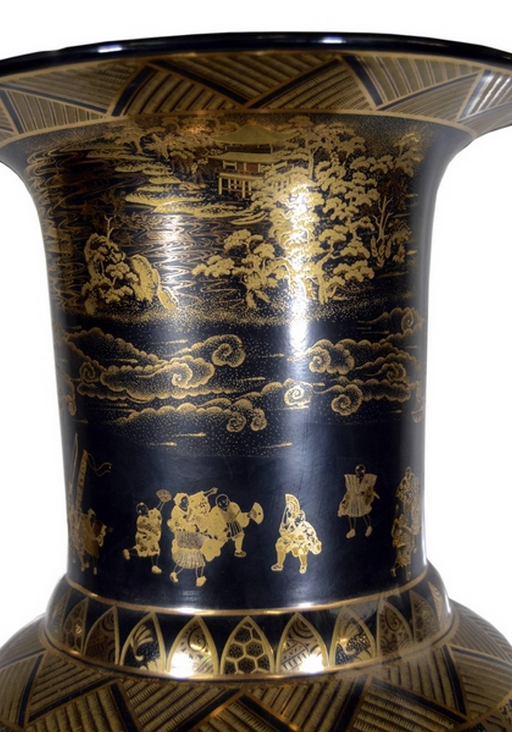 Vintage Black and Golden Hand-Painted Porcelain Vase from China, 20th Century In Excellent Condition For Sale In Yonkers, NY