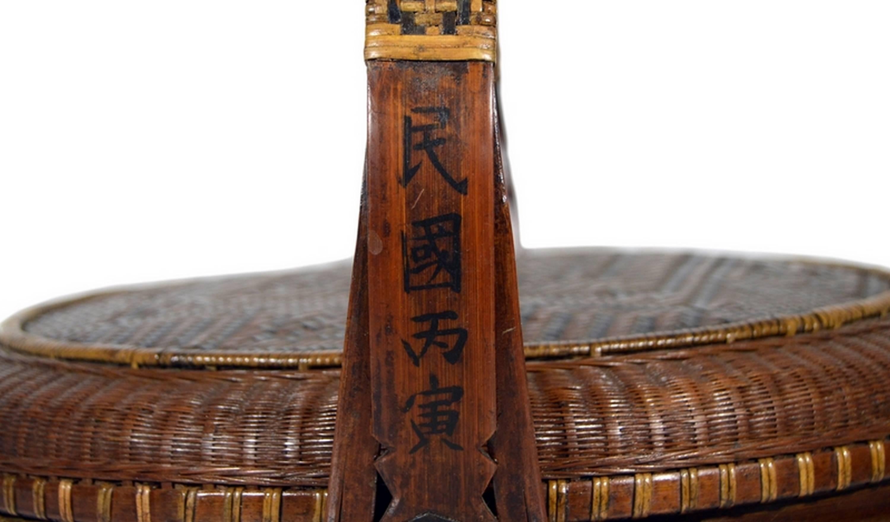 Antique Chinese Handwoven Brown Bamboo and Rattan Basket from the 19th Century In Good Condition In Yonkers, NY