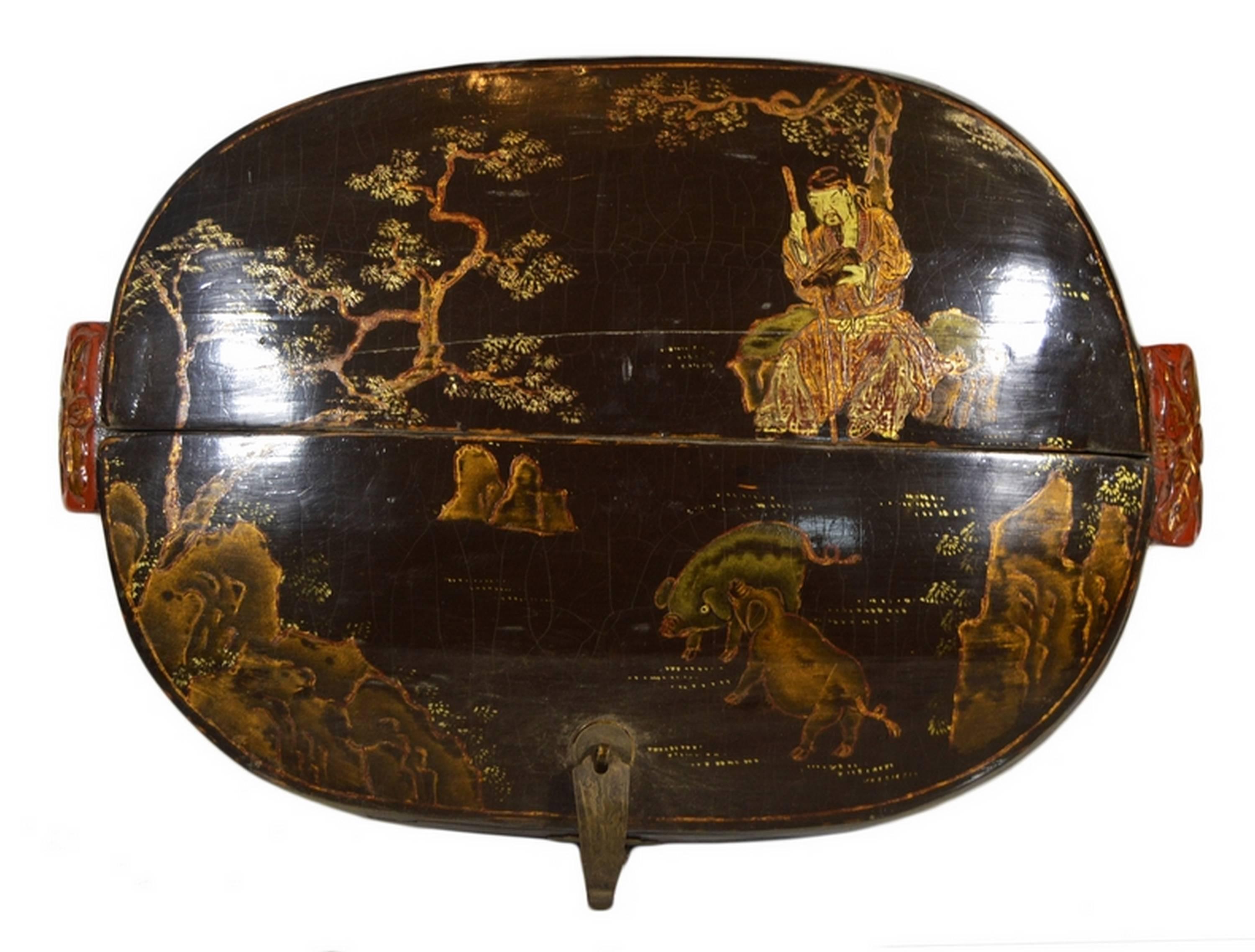 Hand-Painted and Lacquered Wedding Box with Flowers from, China, 19th Century In Good Condition In Yonkers, NY