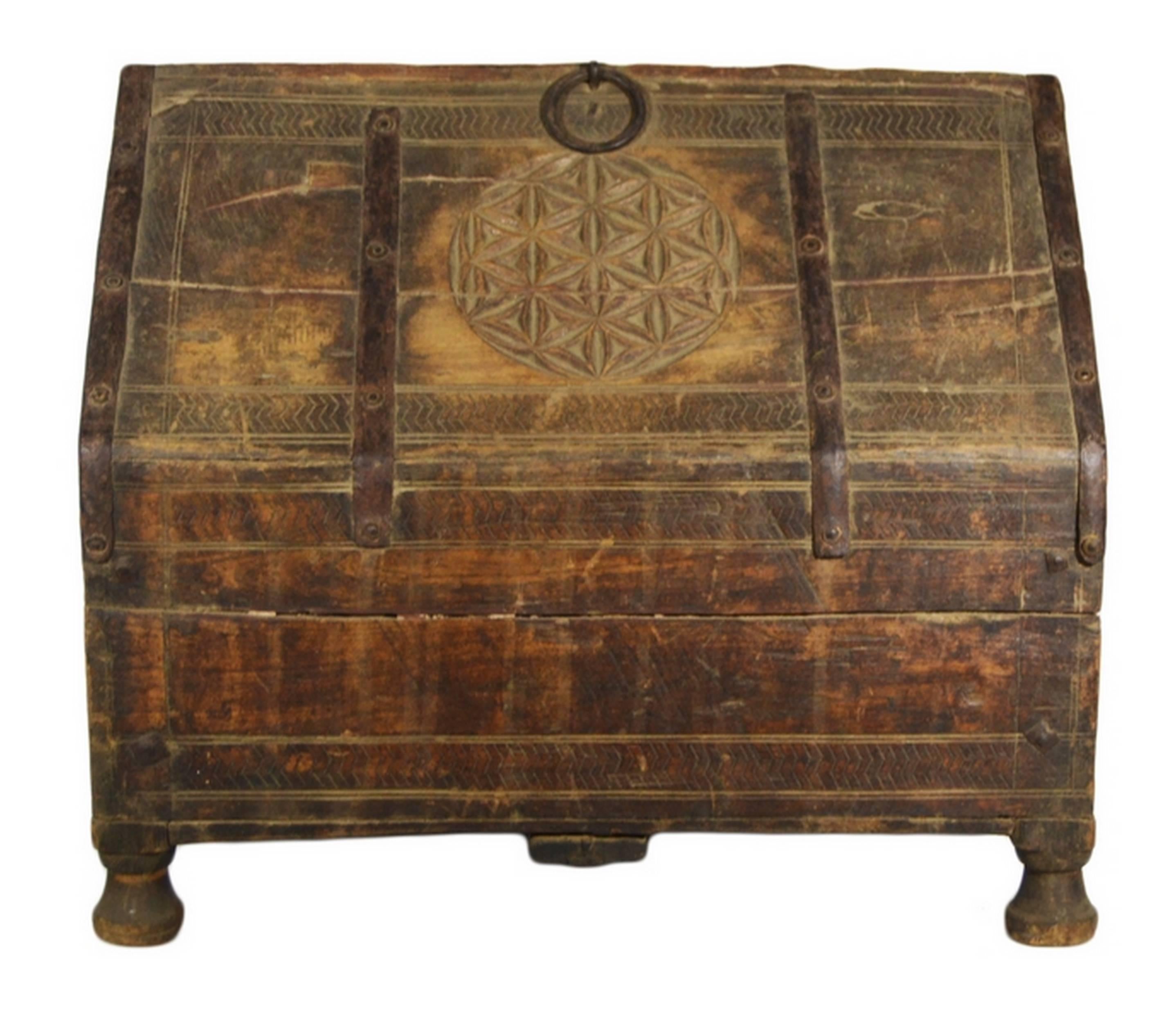 Hand-Carved Antique Indian Mughal Wood Dowry Chest with Carved Patterns, 19th Century For Sale